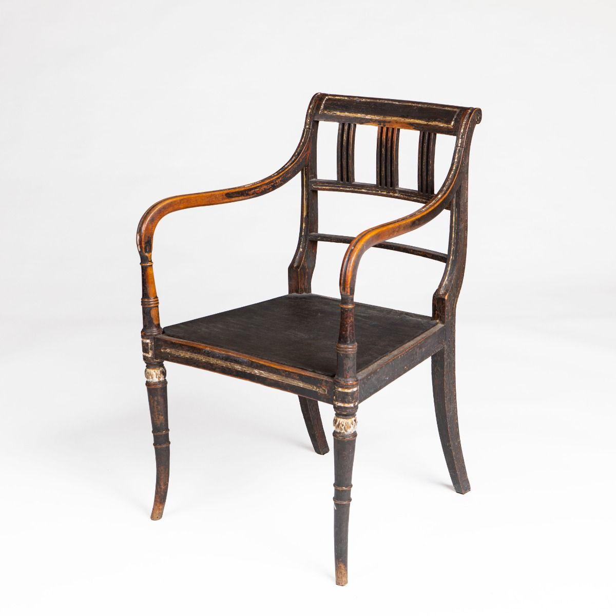 Elegante sillón inglés de la Regencia con restos de dorado 6