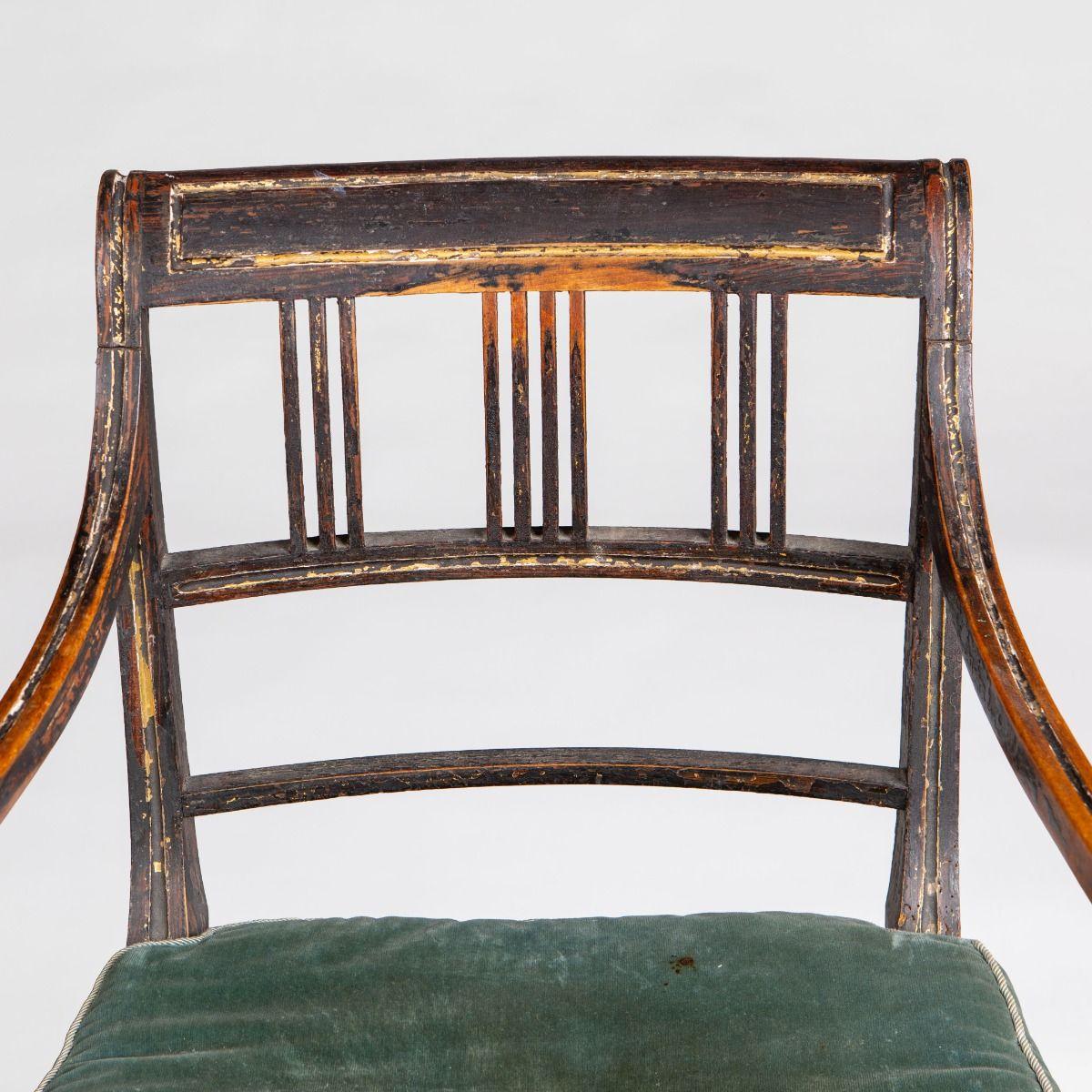 Elegante sillón inglés de la Regencia con restos de dorado 1