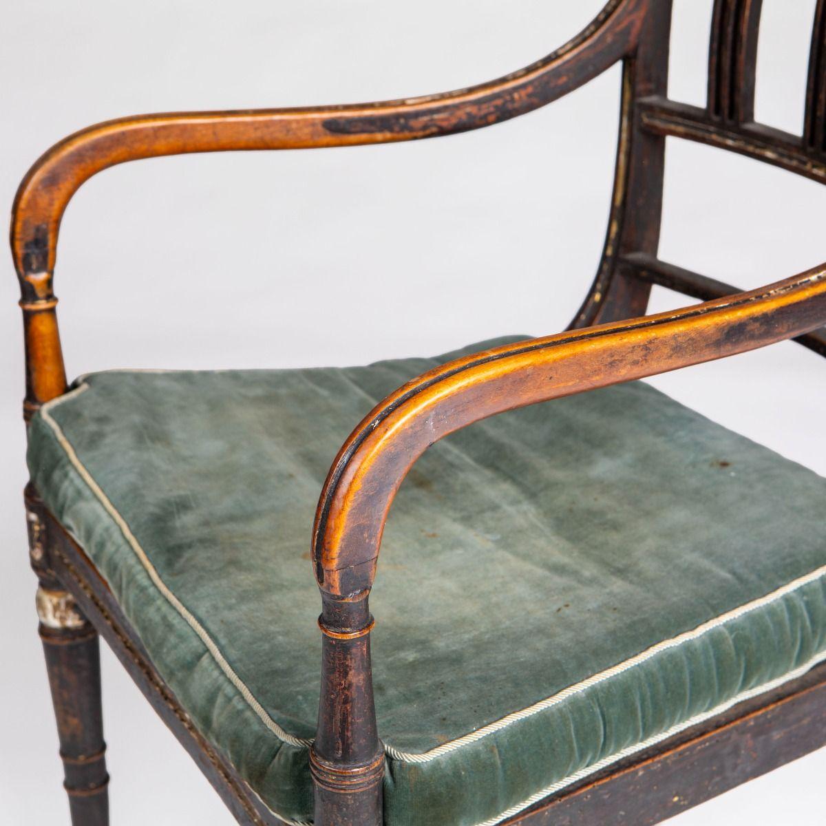 Elegante sillón inglés de la Regencia con restos de dorado 2