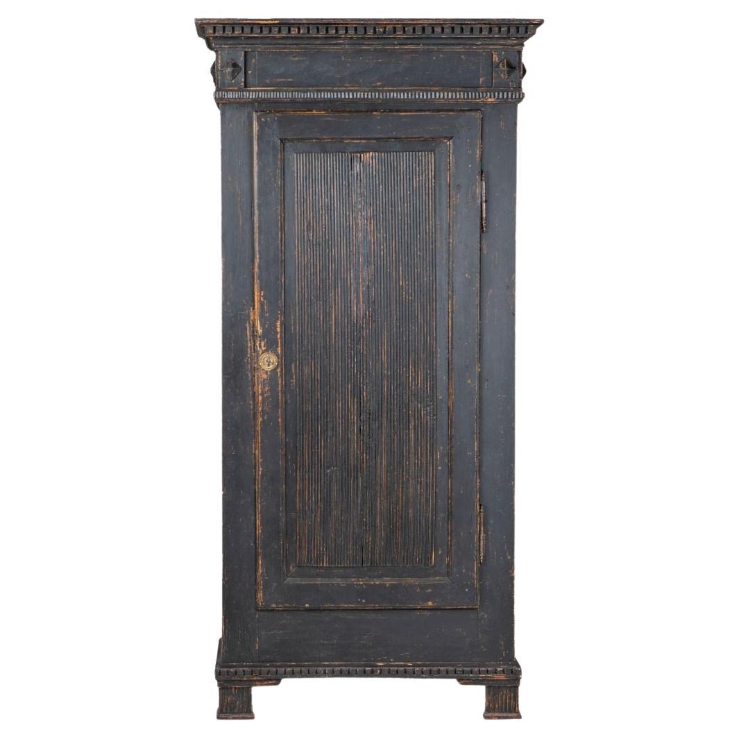 Elegante sillón inglés de la Regencia con restos de dorado