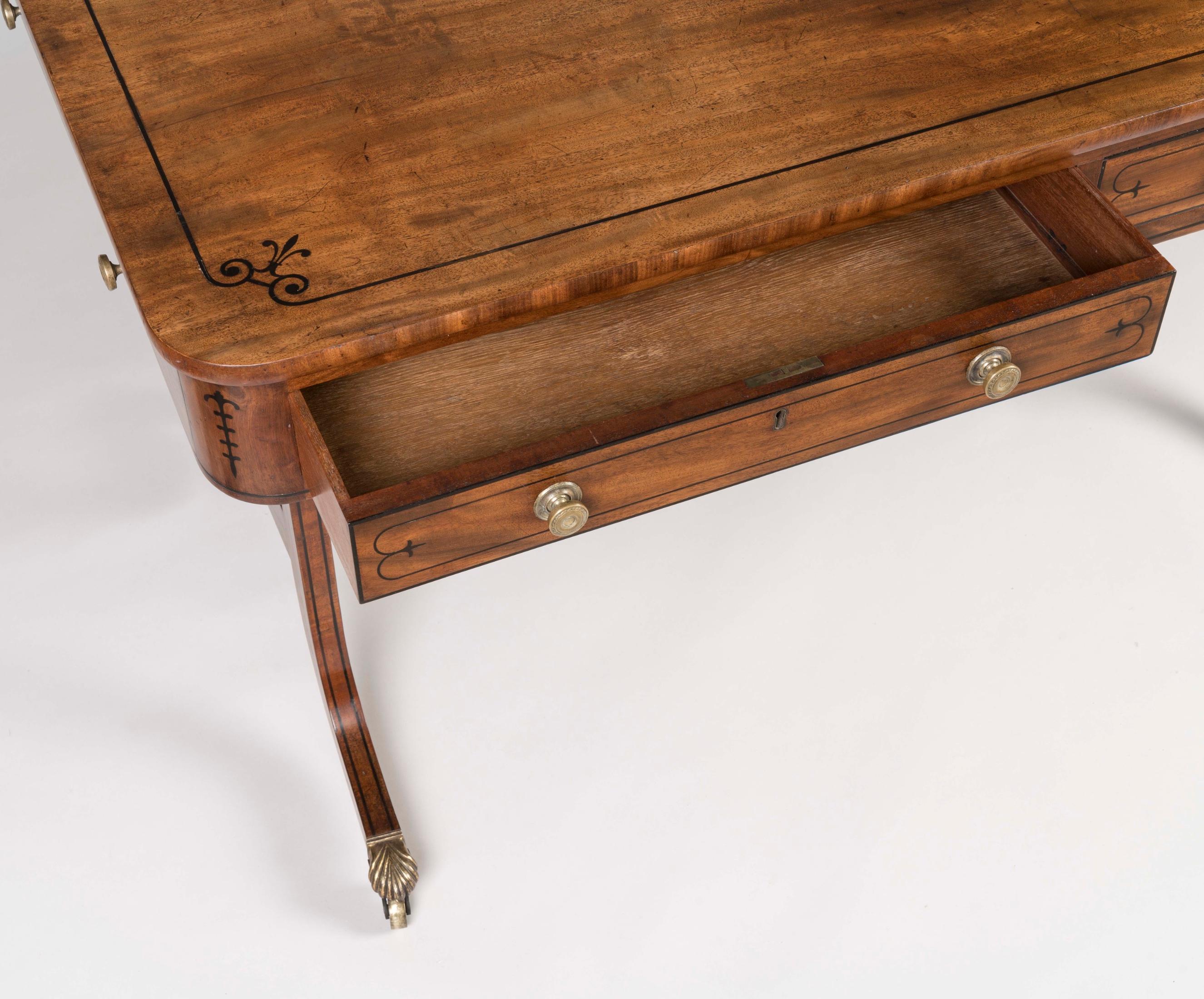 Elegant English Regency Period Mahogany Table with Inlaid Details For Sale 1