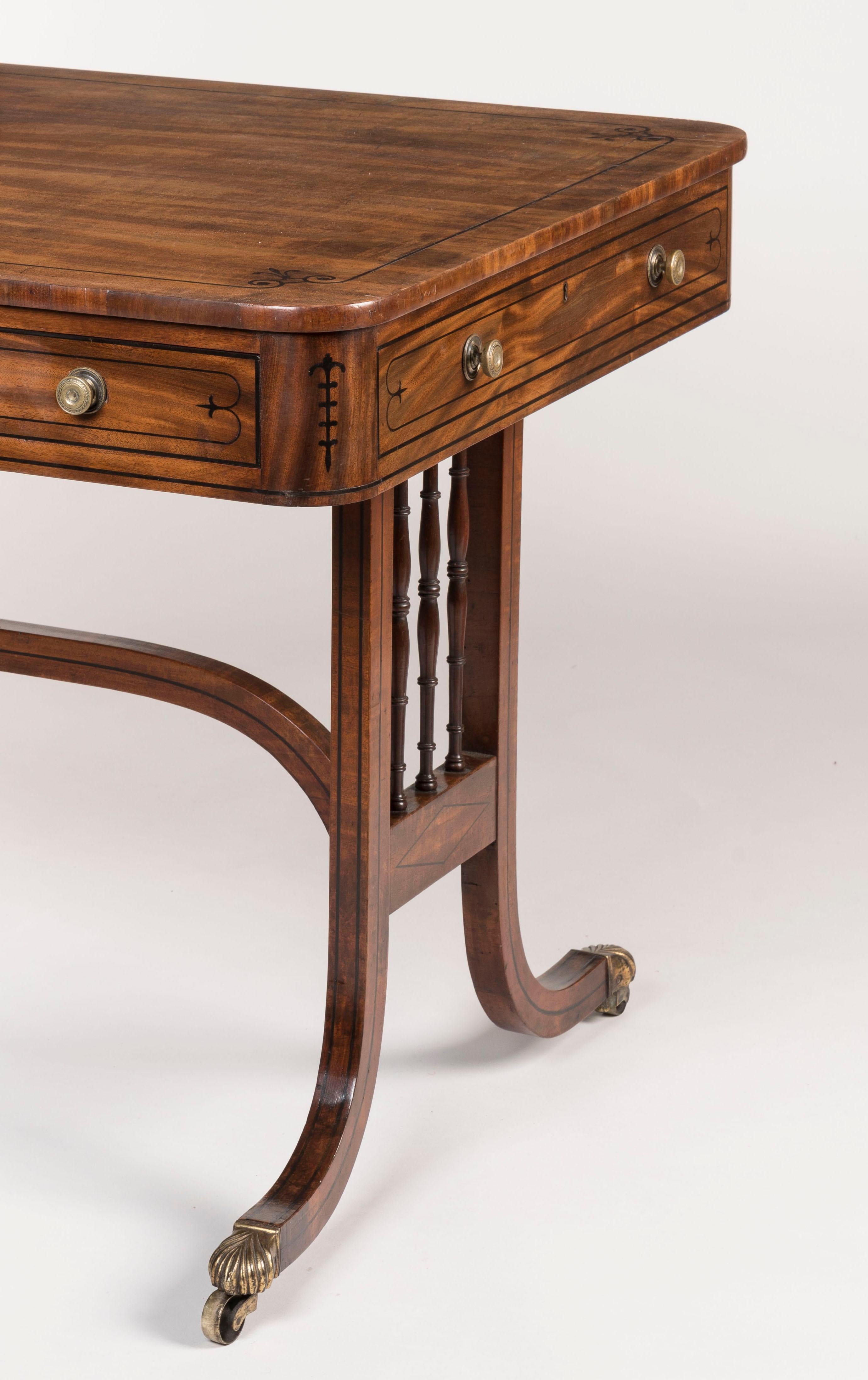 Elegant English Regency Period Mahogany Table with Inlaid Details For Sale 2