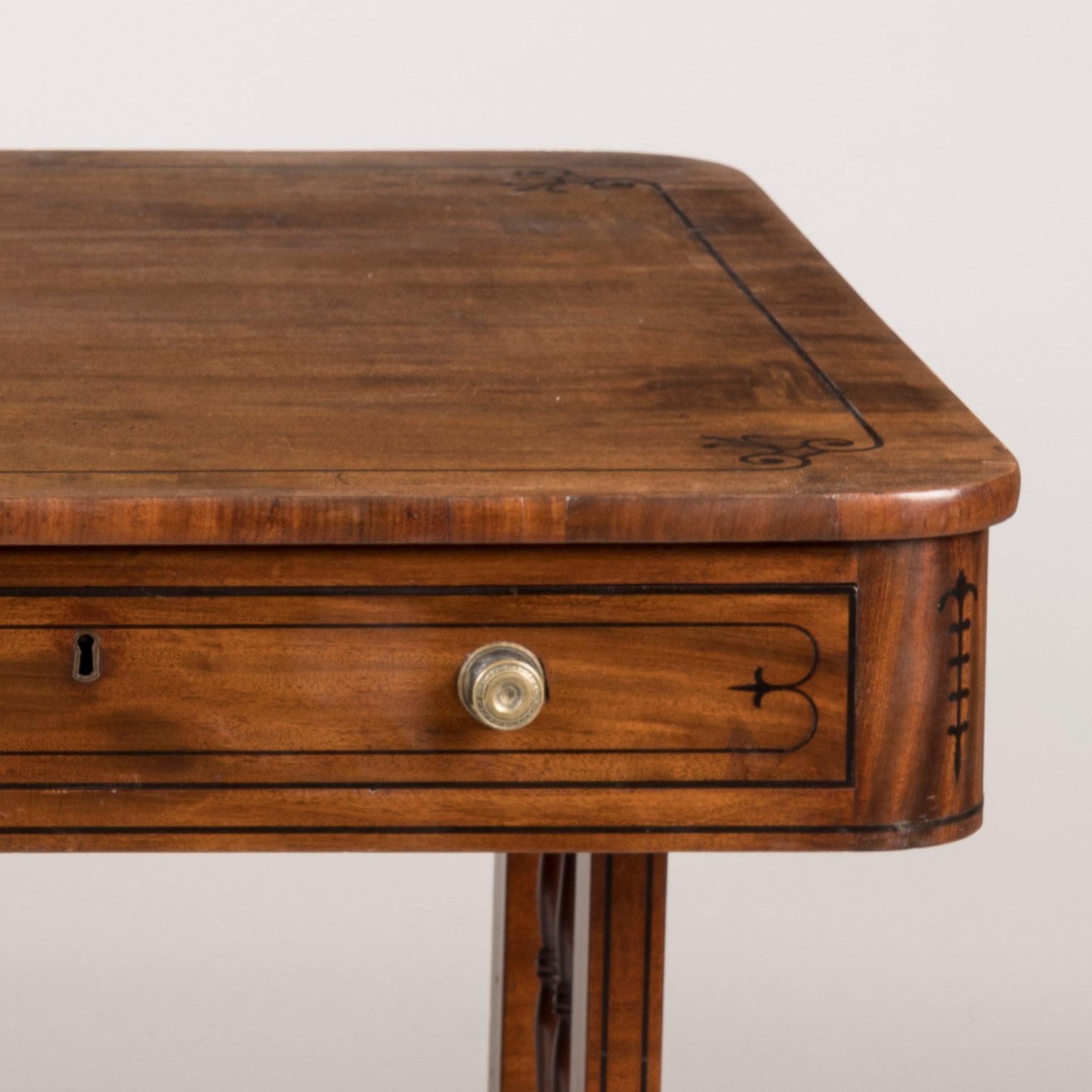 Elegant English Regency Period Mahogany Table with Inlaid Details For Sale 3
