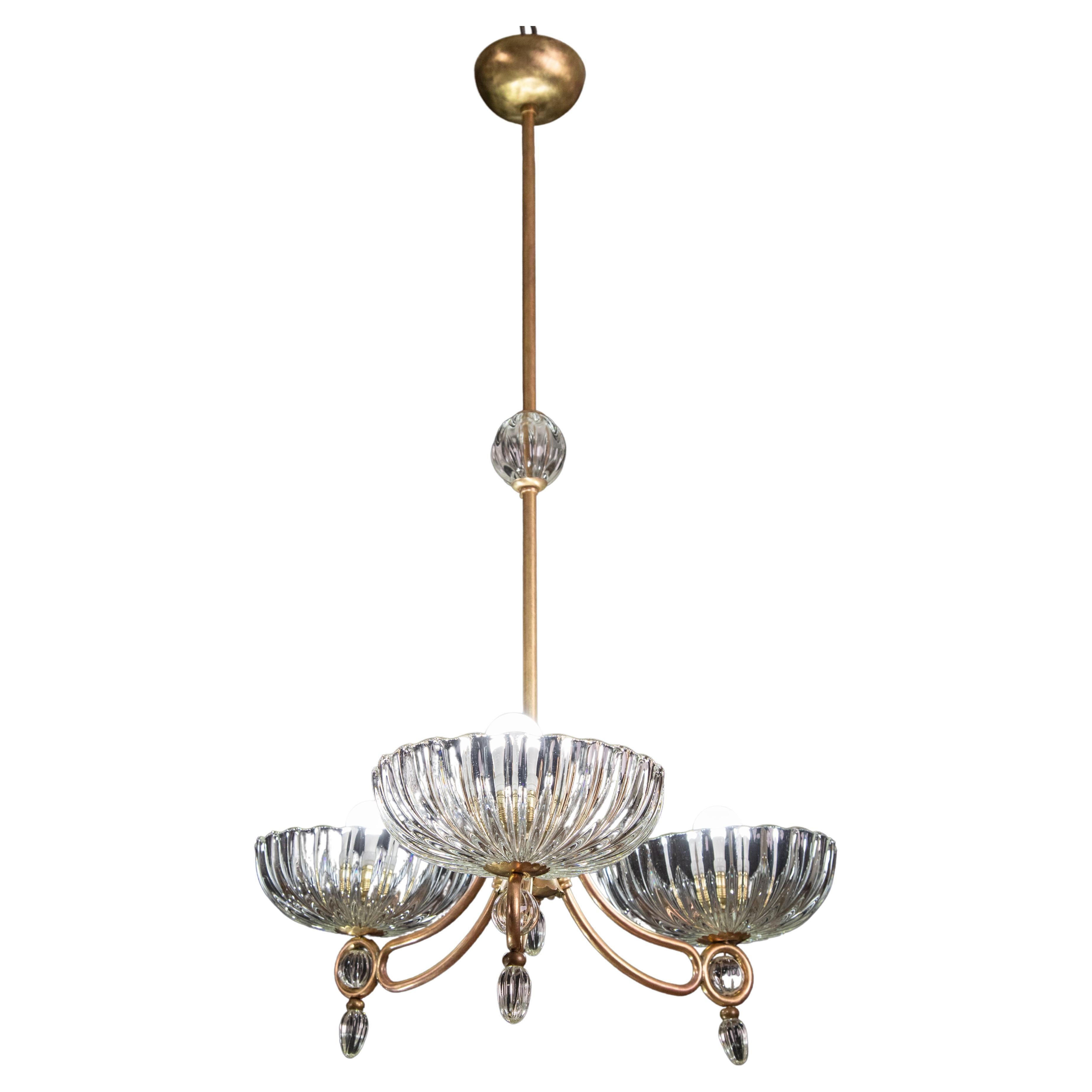 Splendid Art Deco chandelier attribuited to Ercole Barovier made by the glassworks Barovier & Toso in the 1940s-1950s.
The chandelier is 110 cm high and measures 60 cm wide.
It mounts tree E27 lights.
The glass elements make this tree-cup pendant