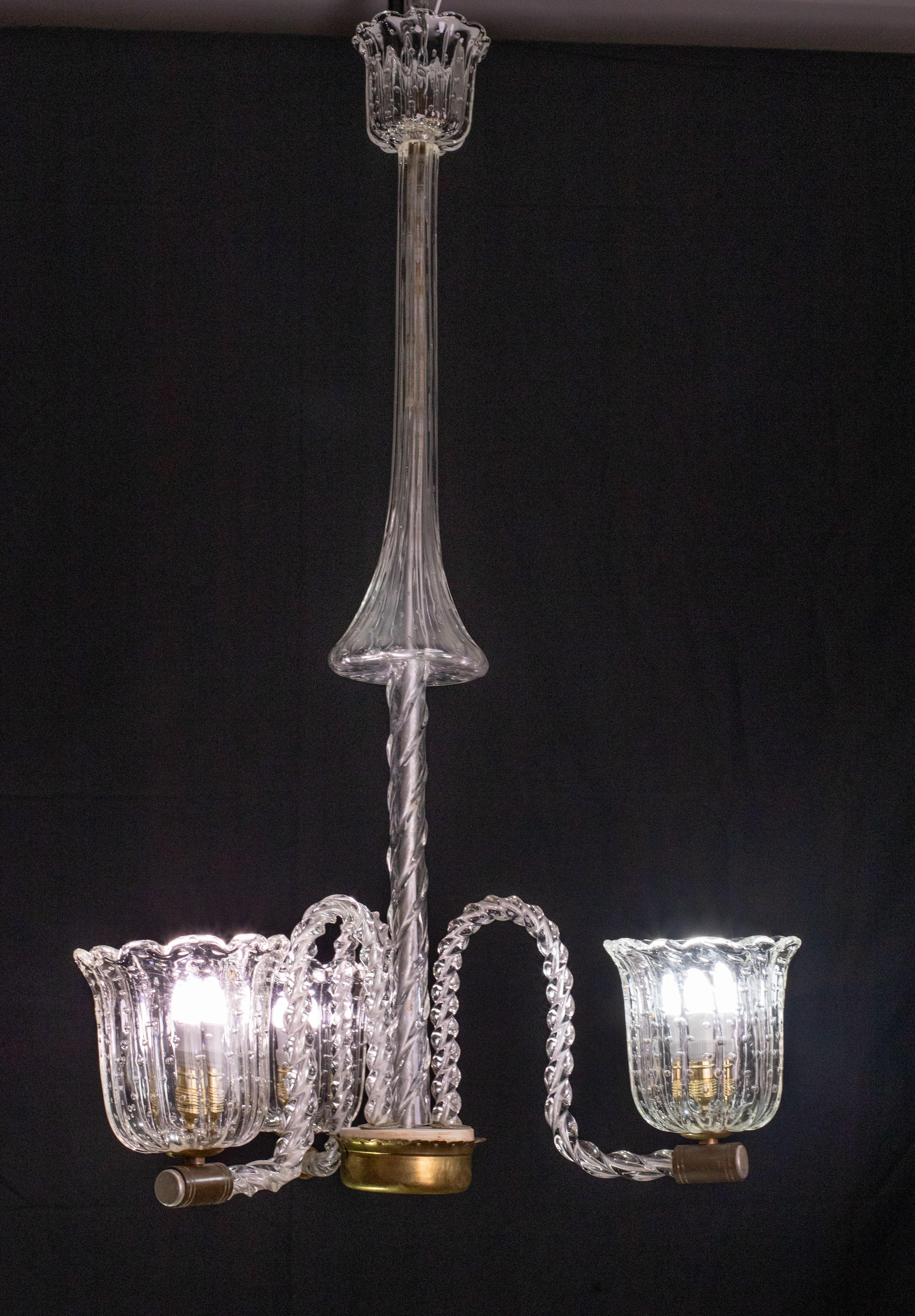 Elegant chandelier attributed to Ercole Barovier.

1940s period.

A stupendous work in glass, the 3 cups and the rosette with a 