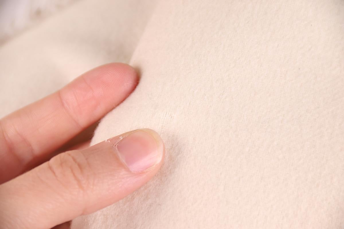 Beige Elegant Coates en laine avec bordures en fourrure Elegno Scervino en vente