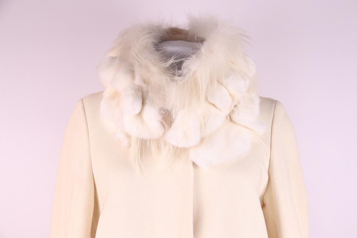 Elegant Coates en laine avec bordures en fourrure Elegno Scervino Bon état - En vente à Алматинск�ий Почтамт, KZ