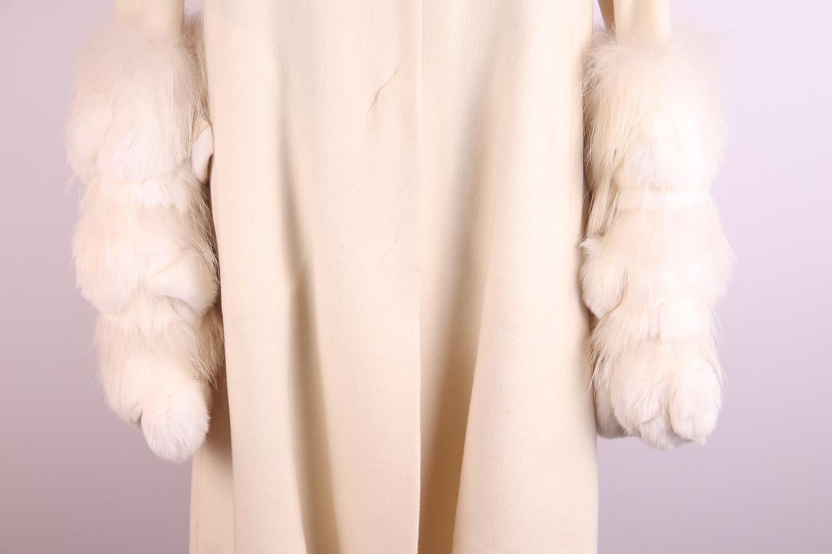 Elegant Coates en laine avec bordures en fourrure Elegno Scervino en vente 2