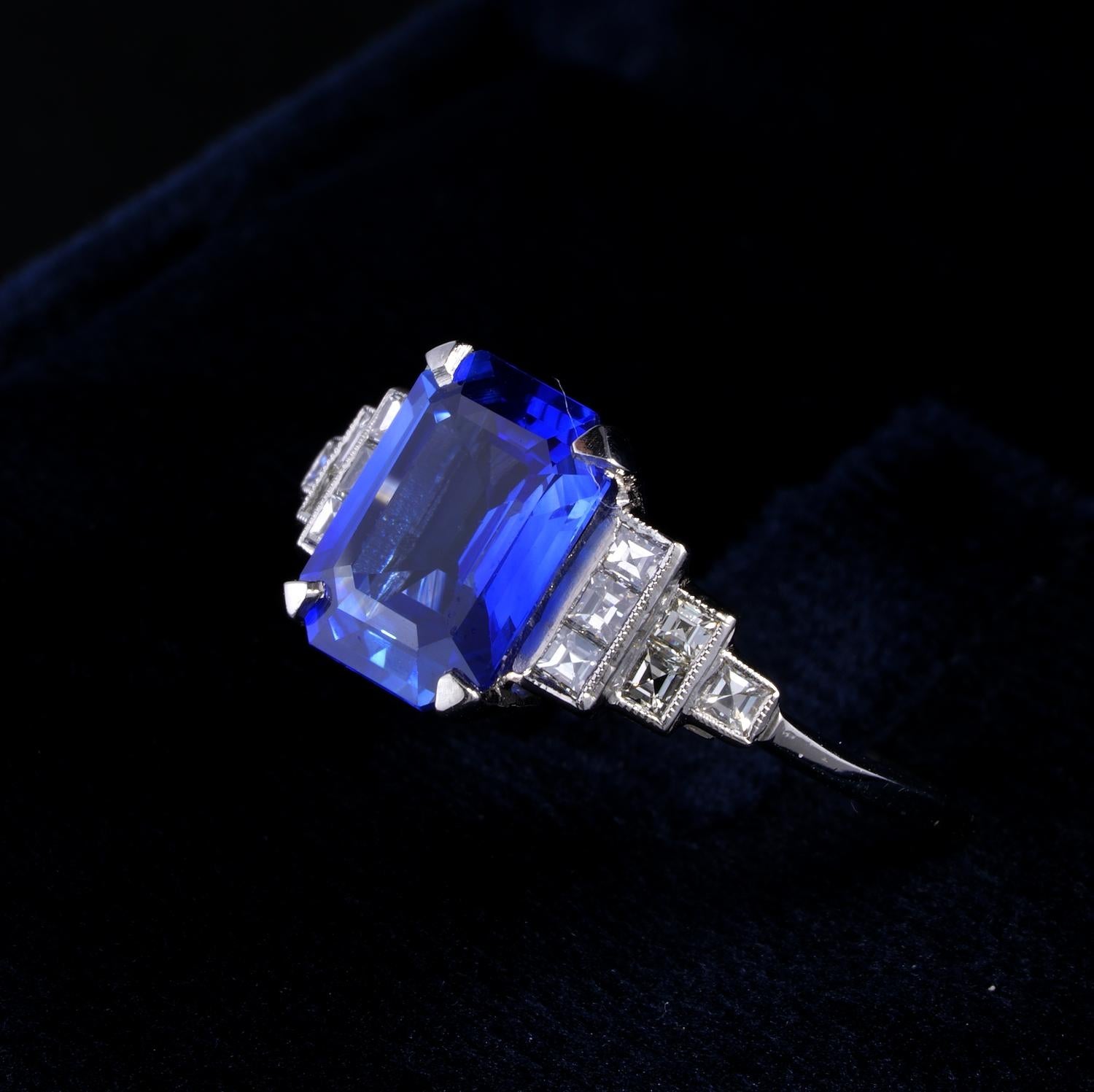 Elegant Estate 3.25 Carat Natural Sapphire .40 Carat Diamond Platinum Ring In Good Condition In Napoli, IT