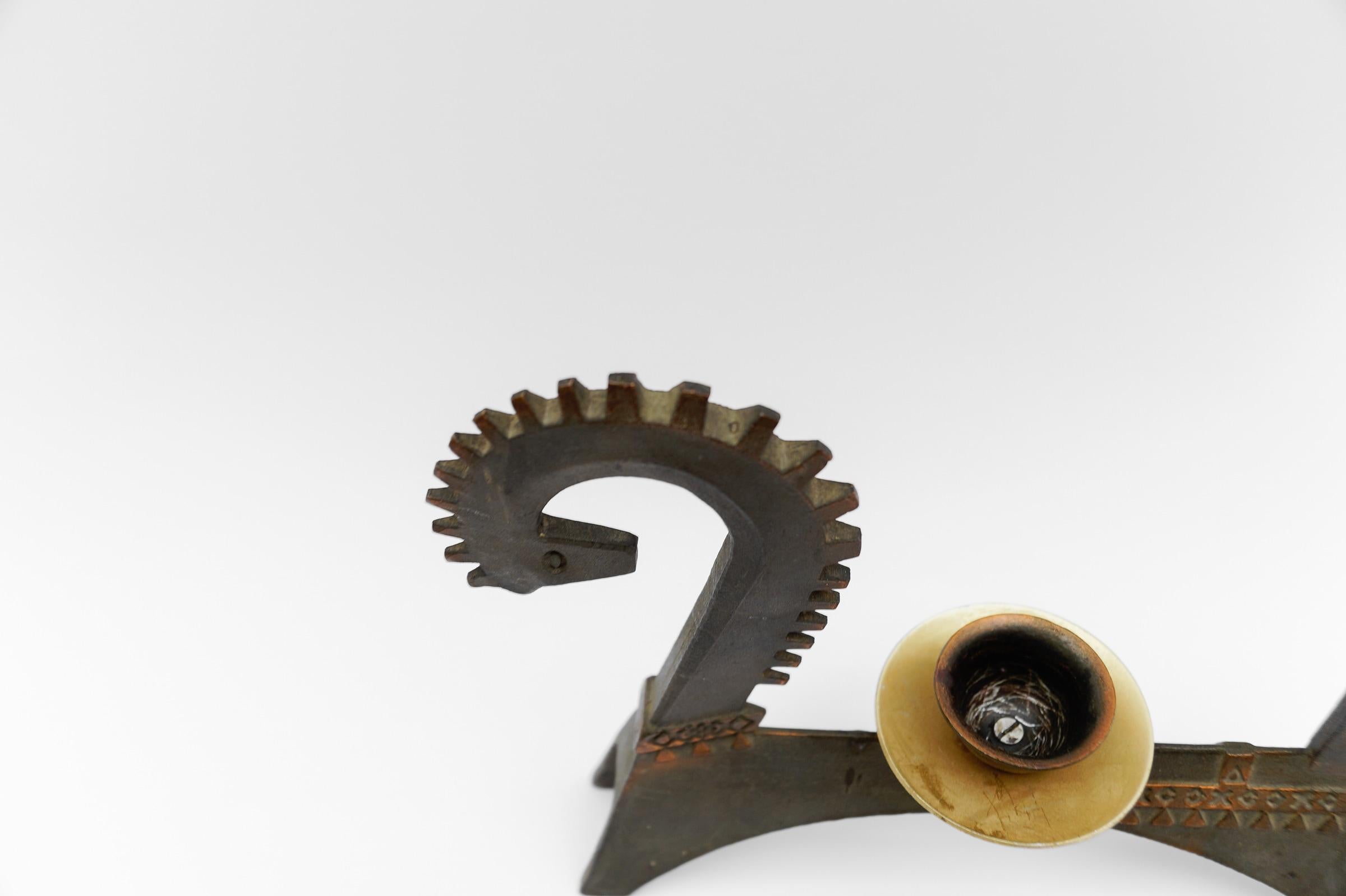 Élégant bougeoir étrusque en cuivre patiné et laiton, années 1960 en vente 3