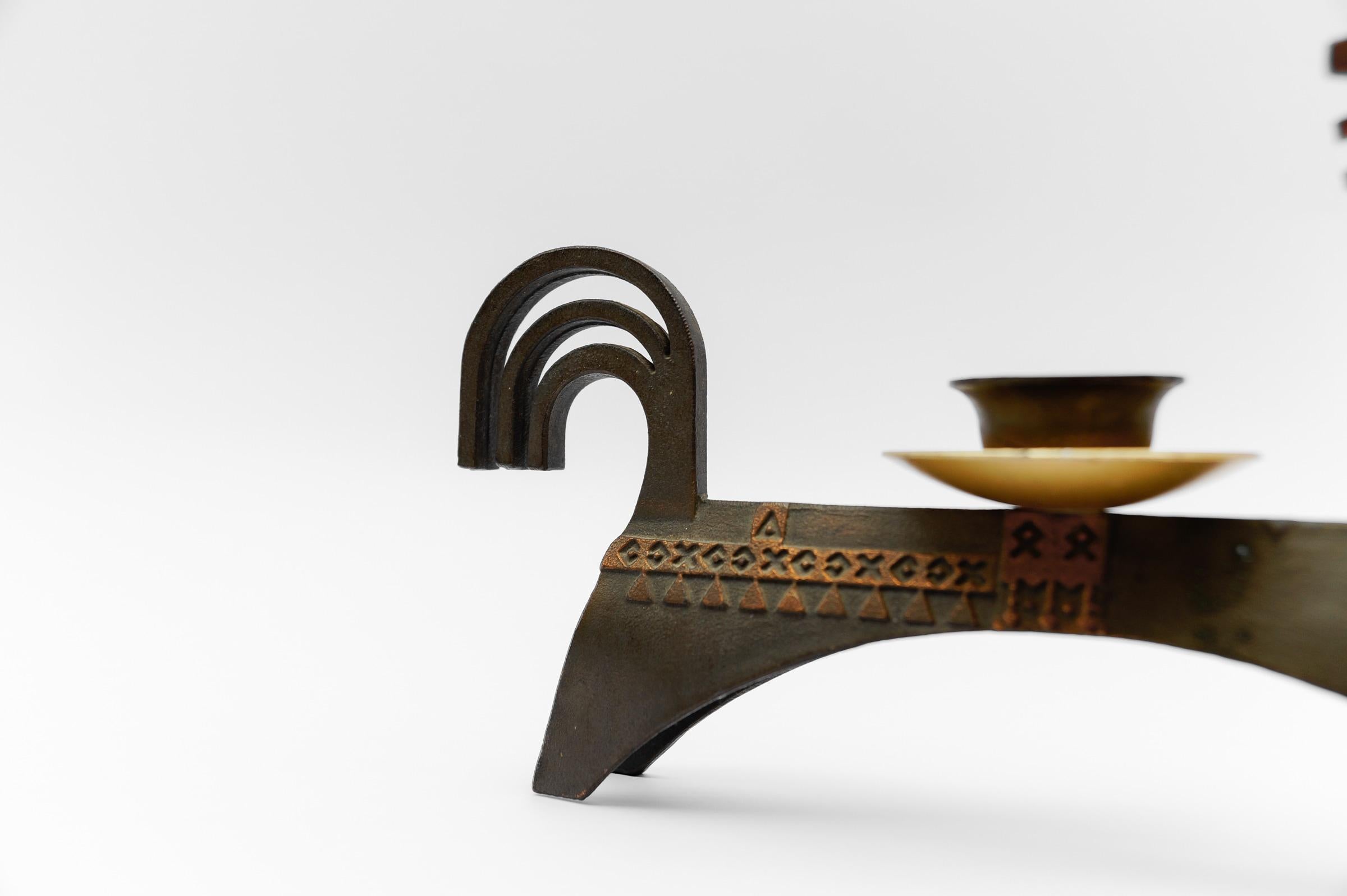 Élégant bougeoir étrusque en cuivre patiné et laiton, années 1960 en vente 4