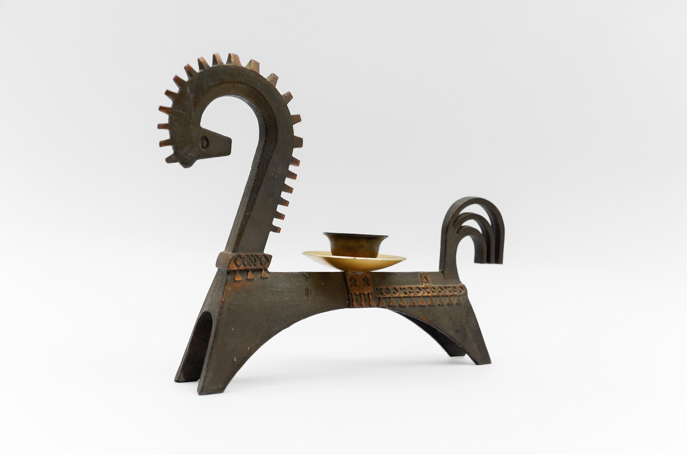 Mid-Century Modern Élégant bougeoir étrusque en cuivre patiné et laiton, années 1960 en vente
