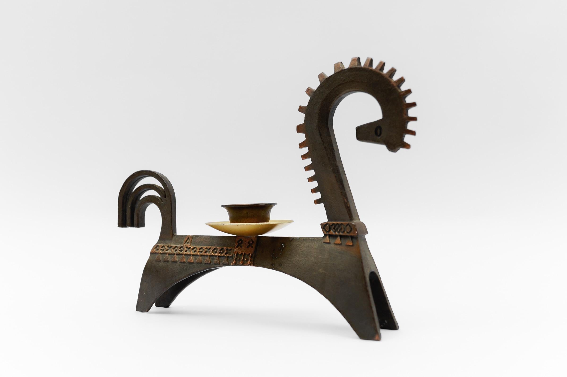 Élégant bougeoir étrusque en cuivre patiné et laiton, années 1960 Bon état - En vente à Nürnberg, Bayern