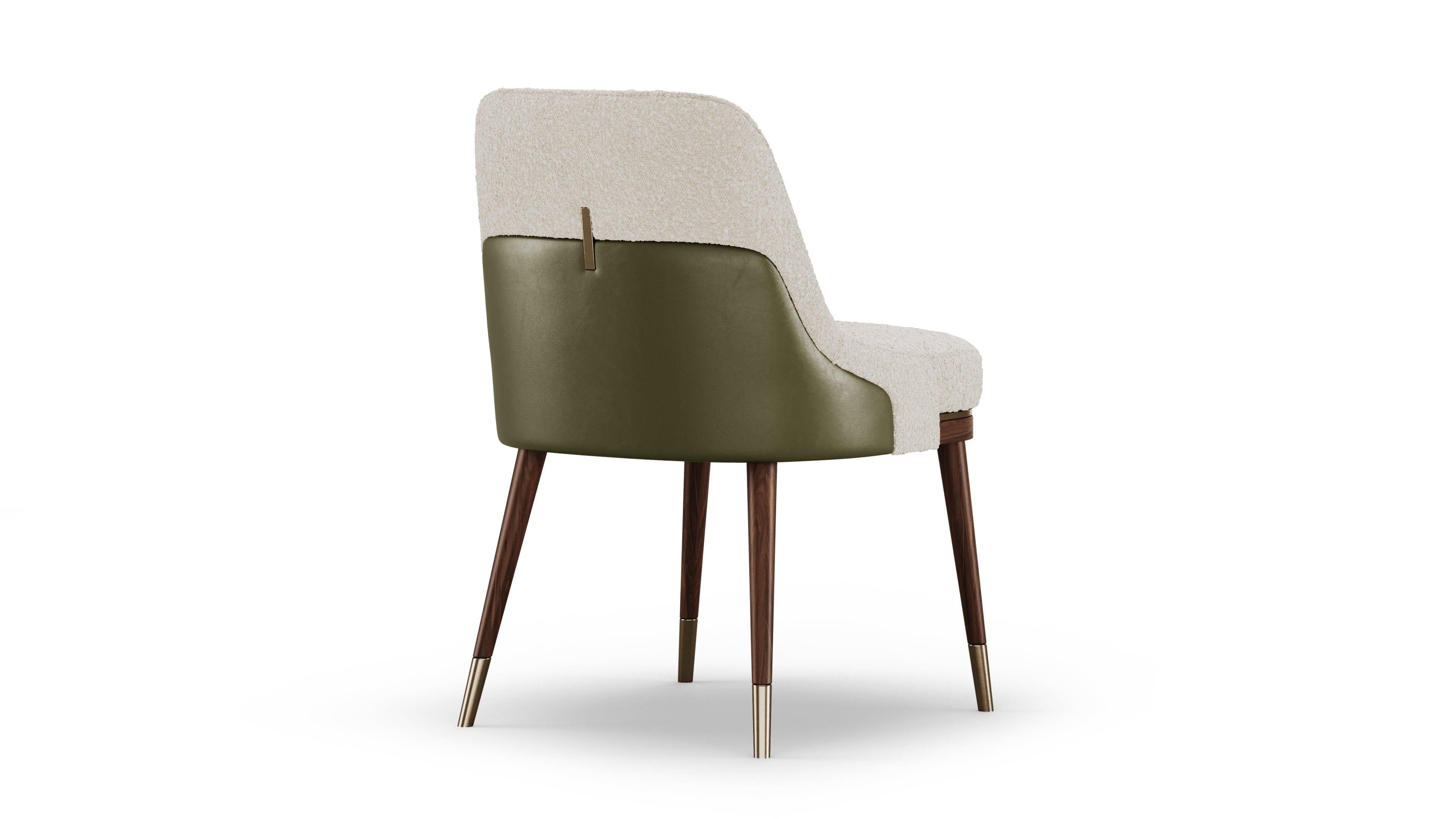 Portugais Élégante chaise Evelyn en tissu crème avec pieds en bois et métal en vente