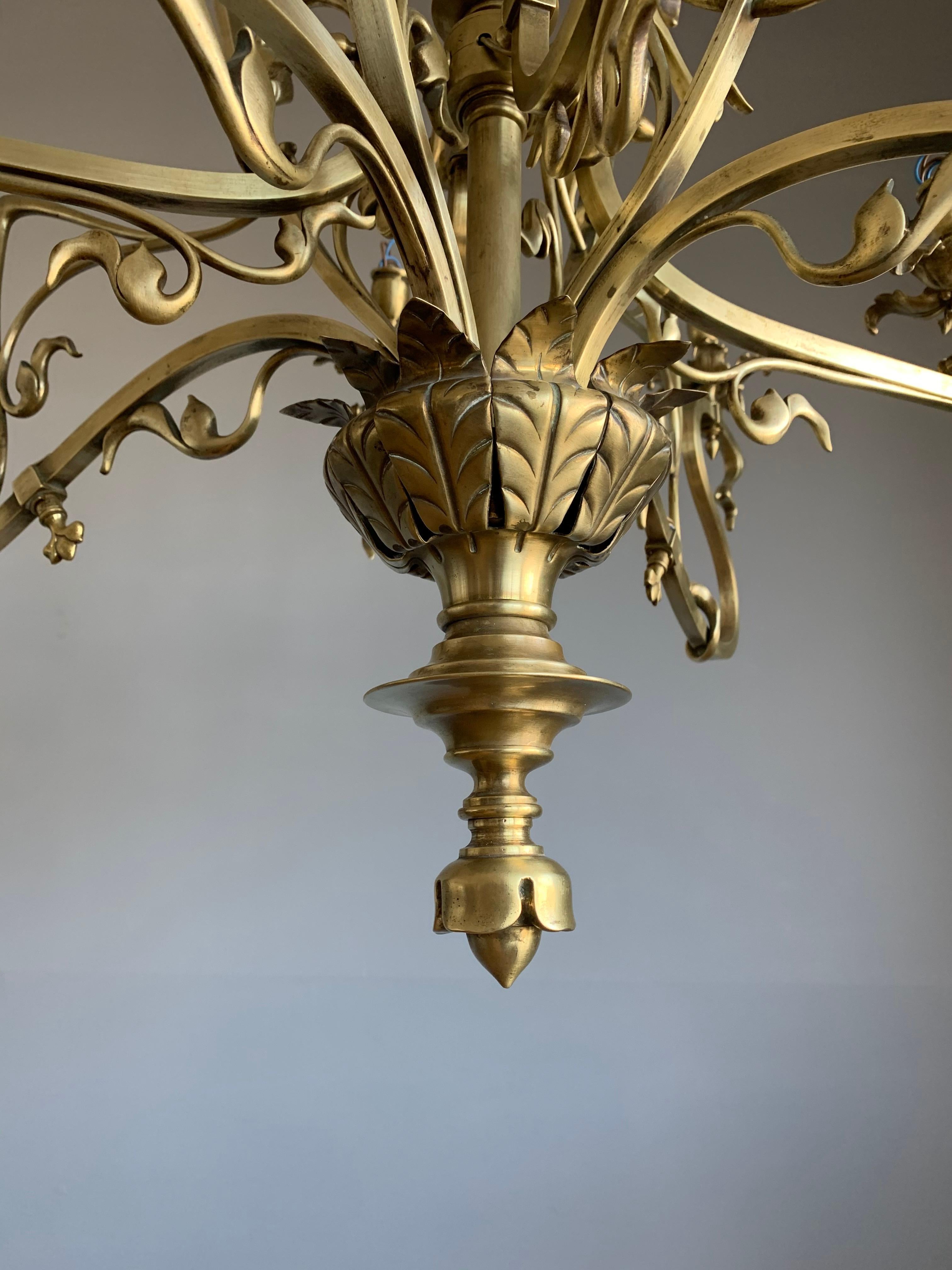 Large and Top Quality, Elegant & Exquisite Bronze 8 Light Art Nouveau Chandelier For Sale 7