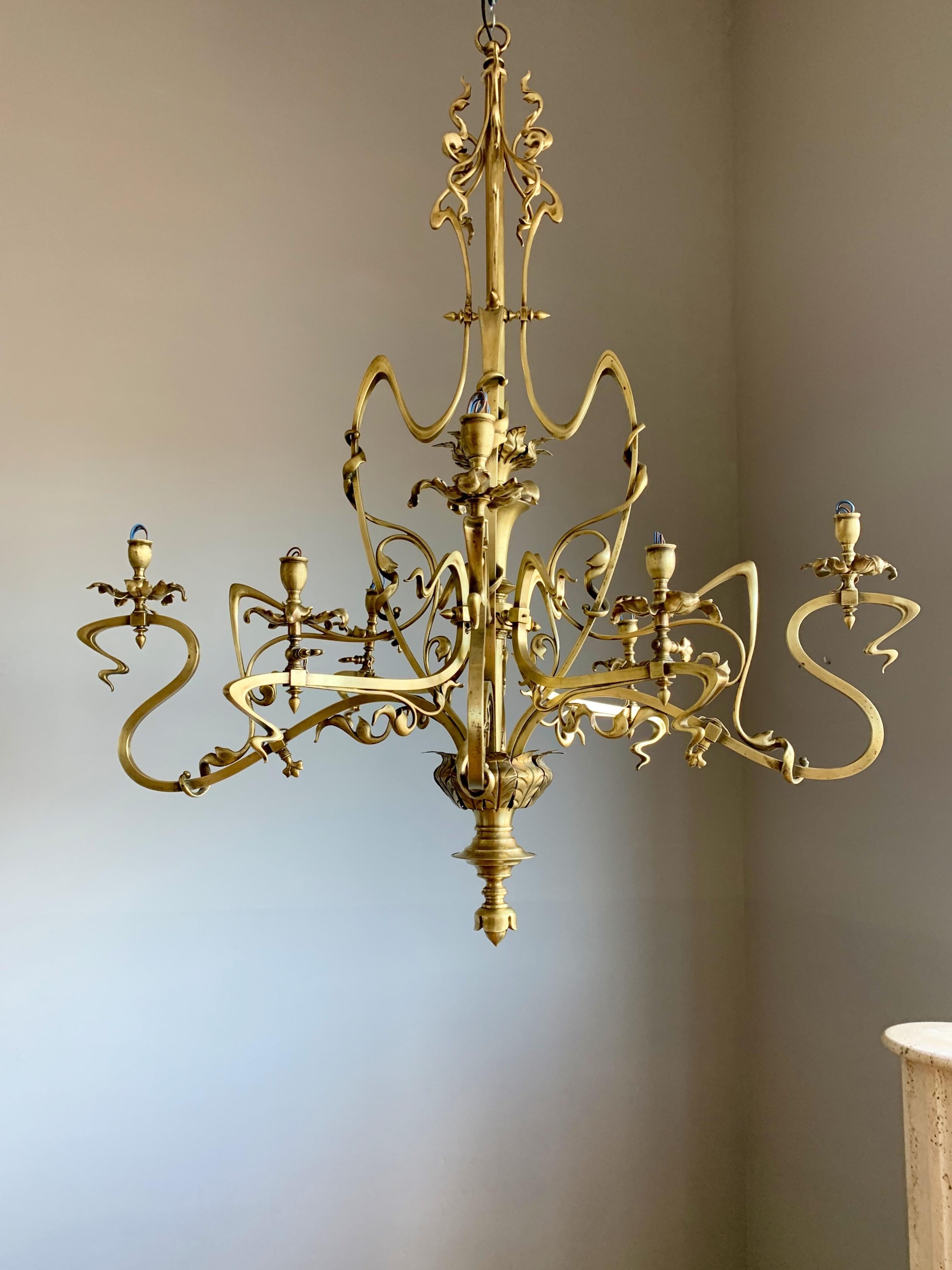 Large and Top Quality, Elegant & Exquisite Bronze 8 Light Art Nouveau Chandelier For Sale 9