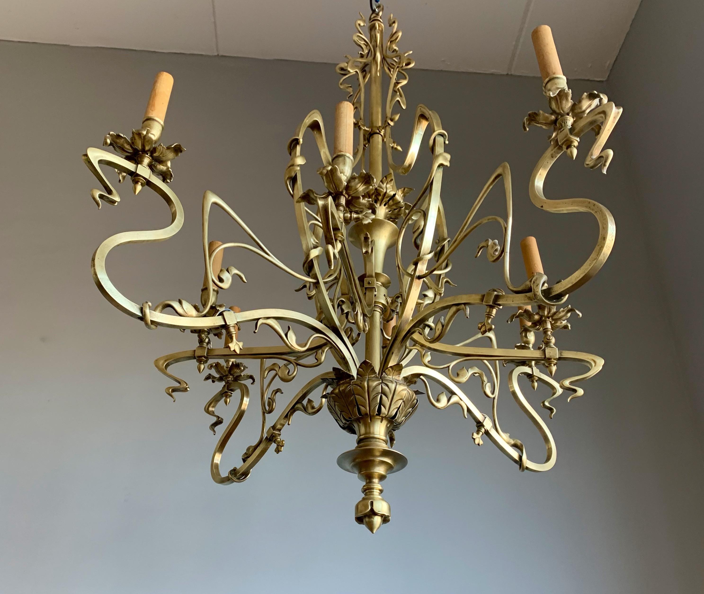 French Large and Top Quality, Elegant & Exquisite Bronze 8 Light Art Nouveau Chandelier For Sale