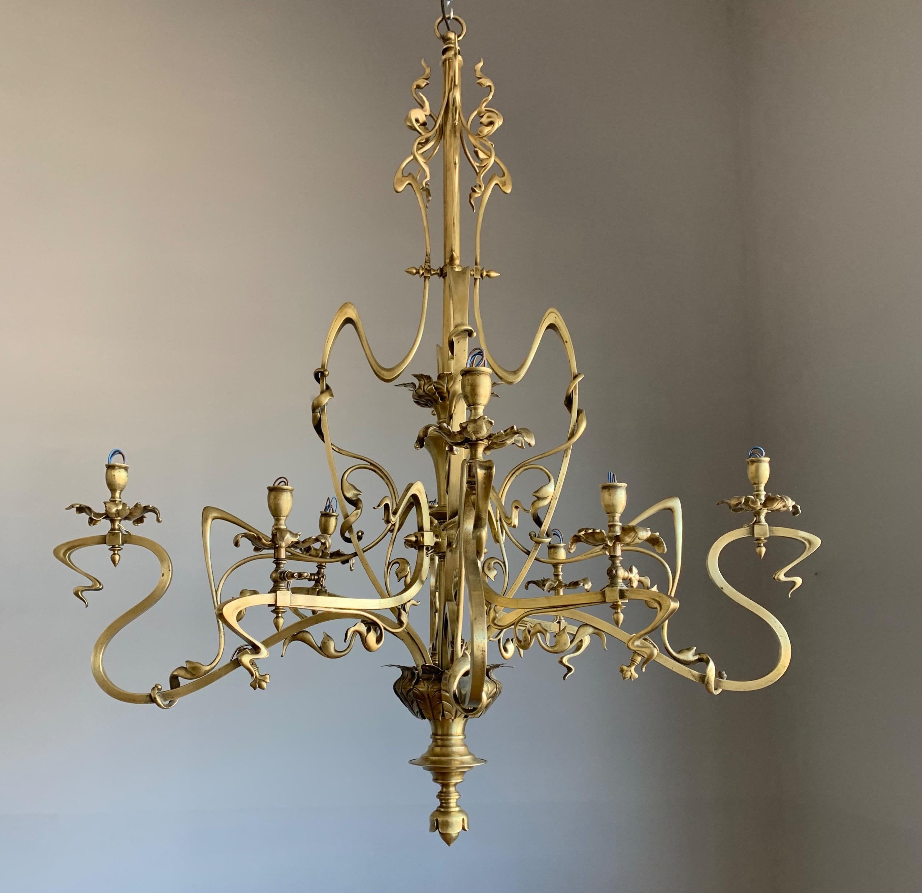 Large and Top Quality, Elegant & Exquisite Bronze 8 Light Art Nouveau Chandelier In Good Condition For Sale In Lisse, NL