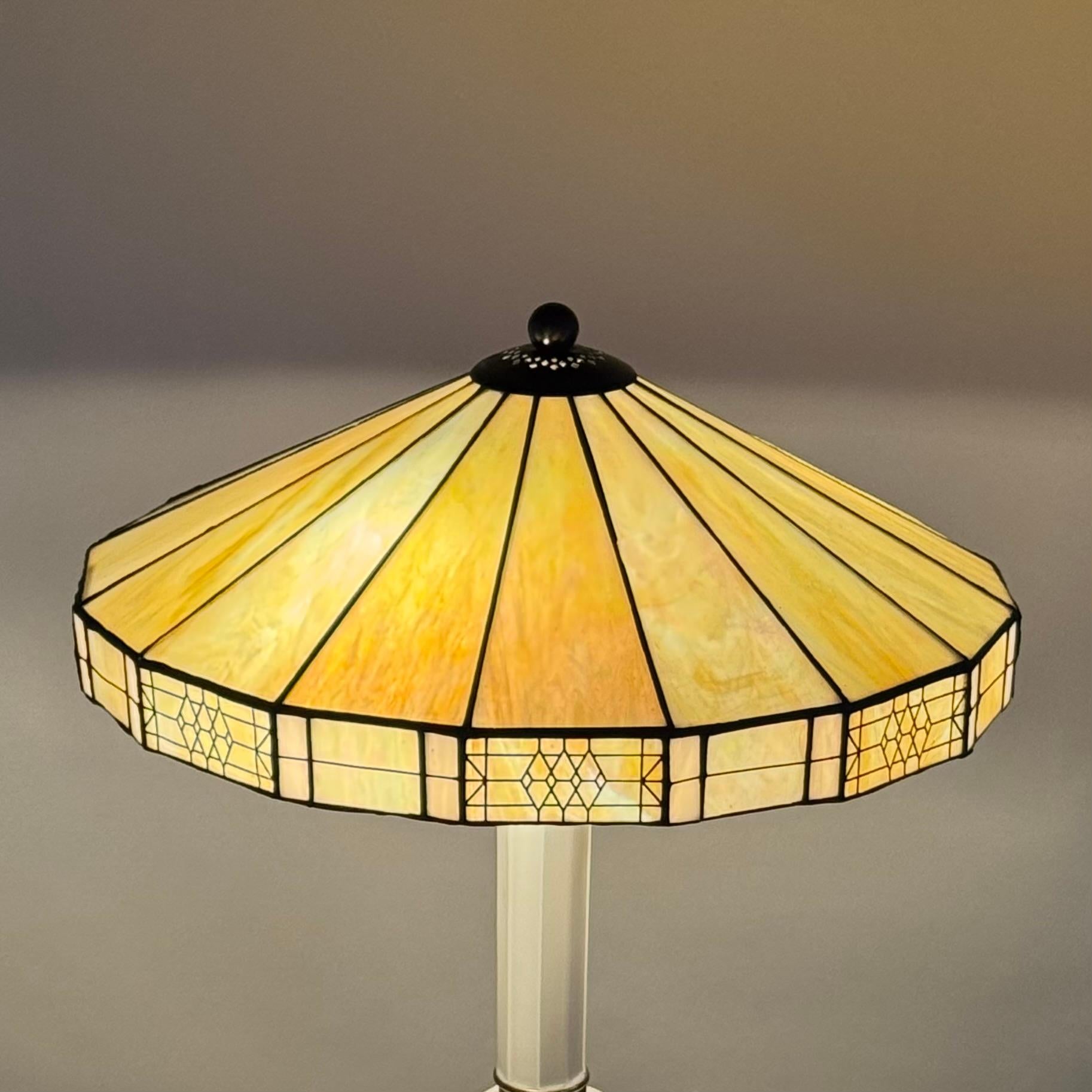 Elegant faceted white opaline glass and stained glass shade Arts & Crafts table or desk Lamp.

Dimensions listed are the overall dimensions of the lamp with the shade.