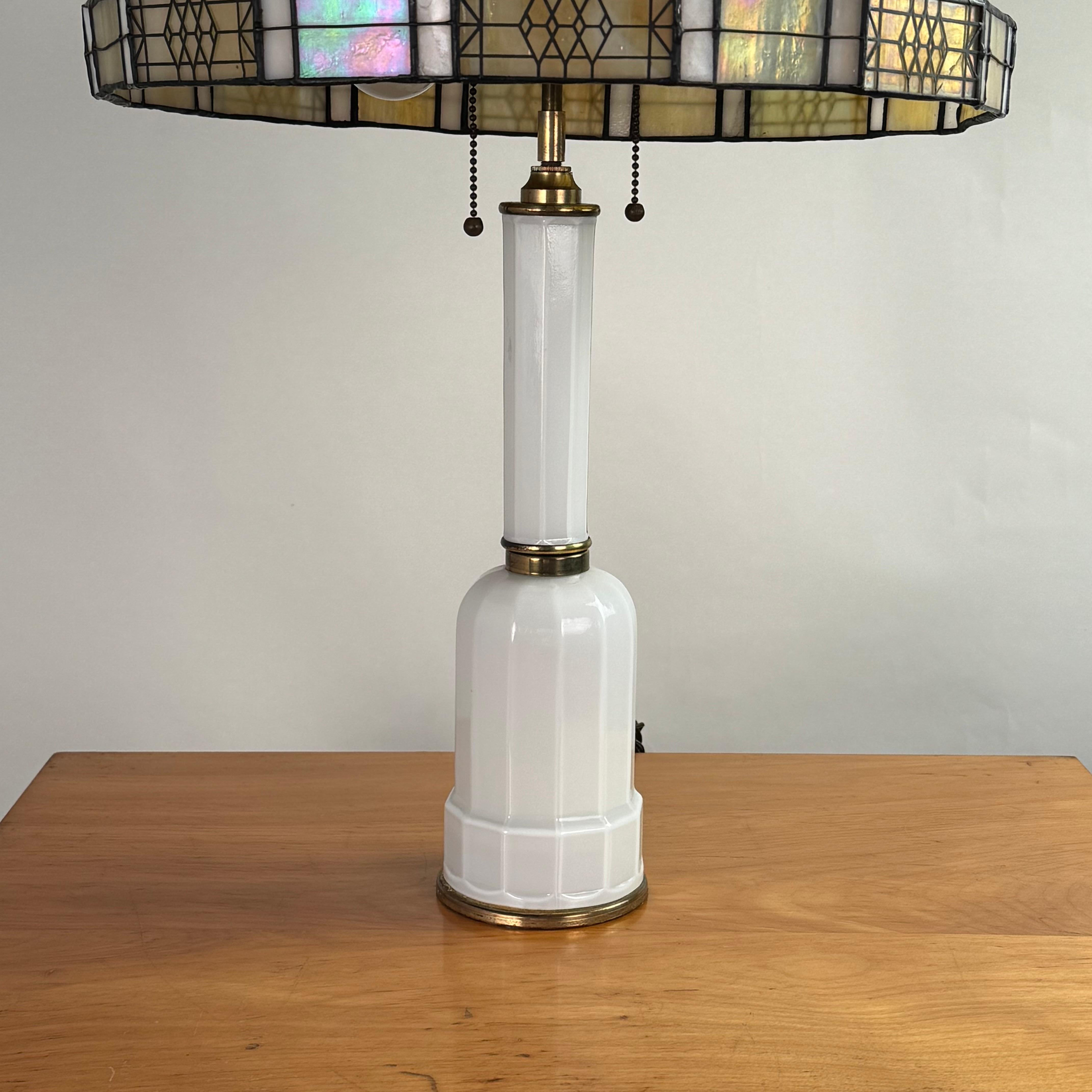 Elegant Faceted White Opaline Glass and Stained Glass Shade Table or Desk Lamp For Sale 2