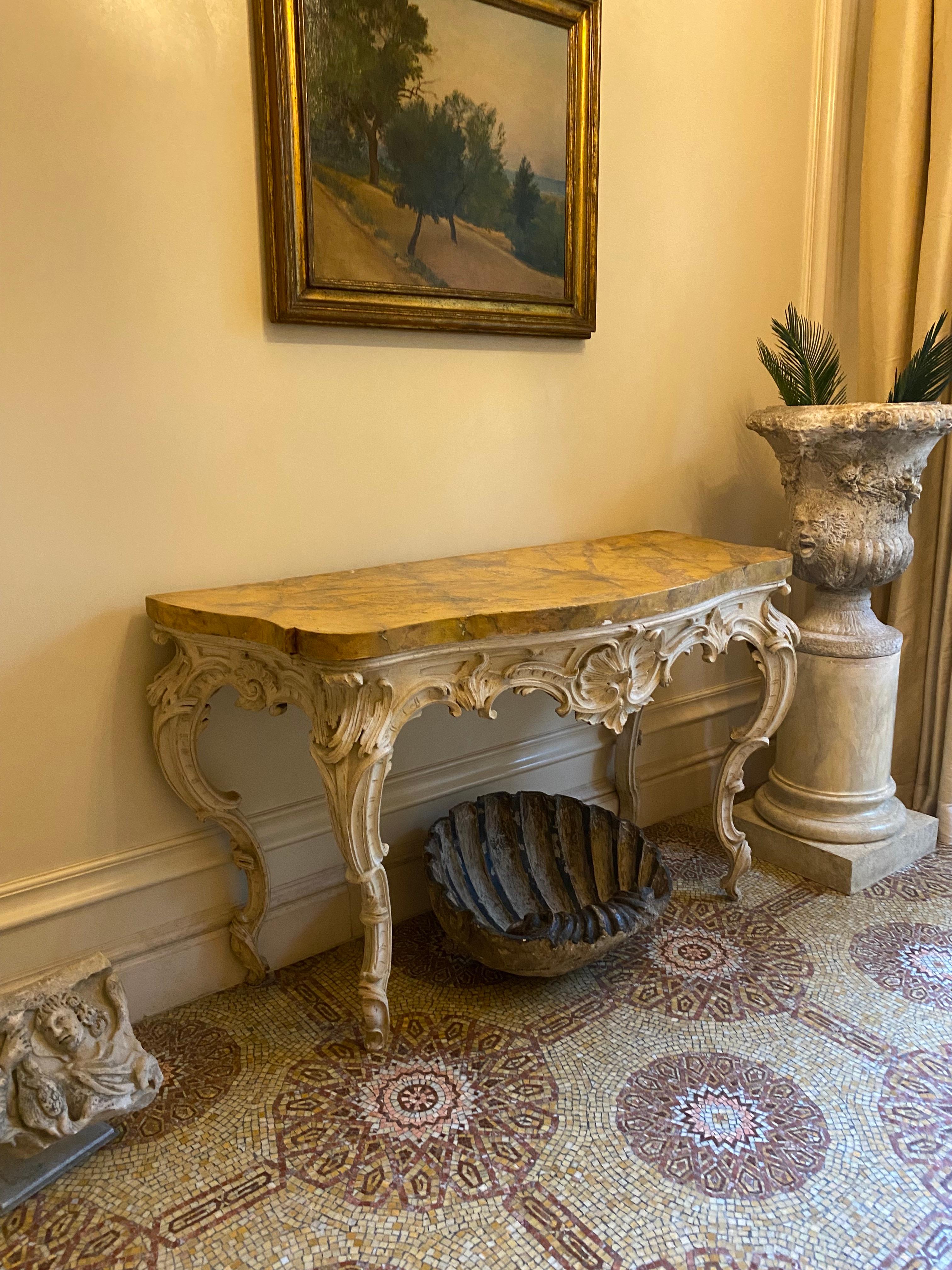 Elegant Fine Italian 18th Century White Painted Console Tables Roma 1750 In Good Condition In Rome, IT