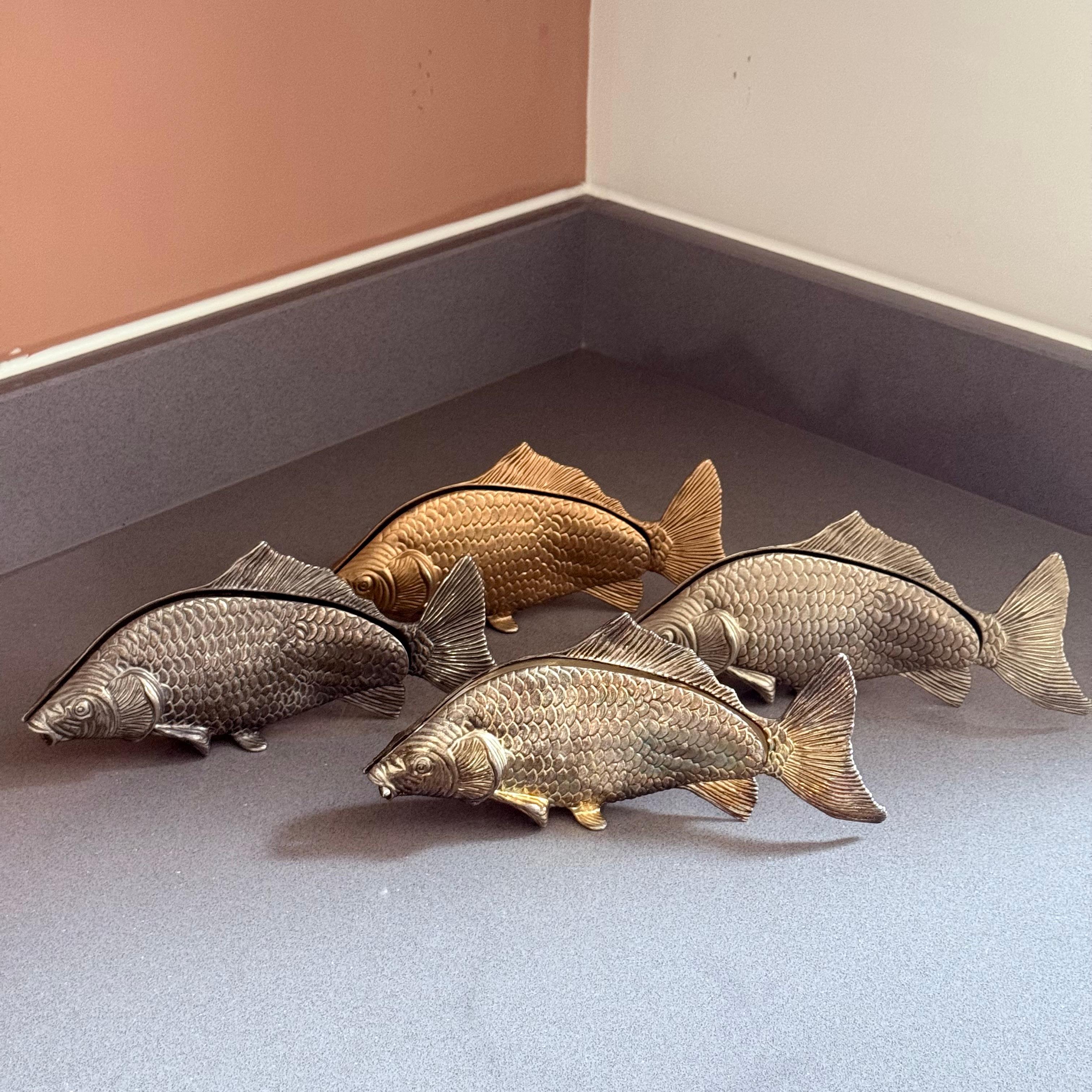 Art Déco Eleganza dei portatovaglioli a forma di pesce placcati in argento Stile Sterling Decorazione da tavola di lusso in vendita