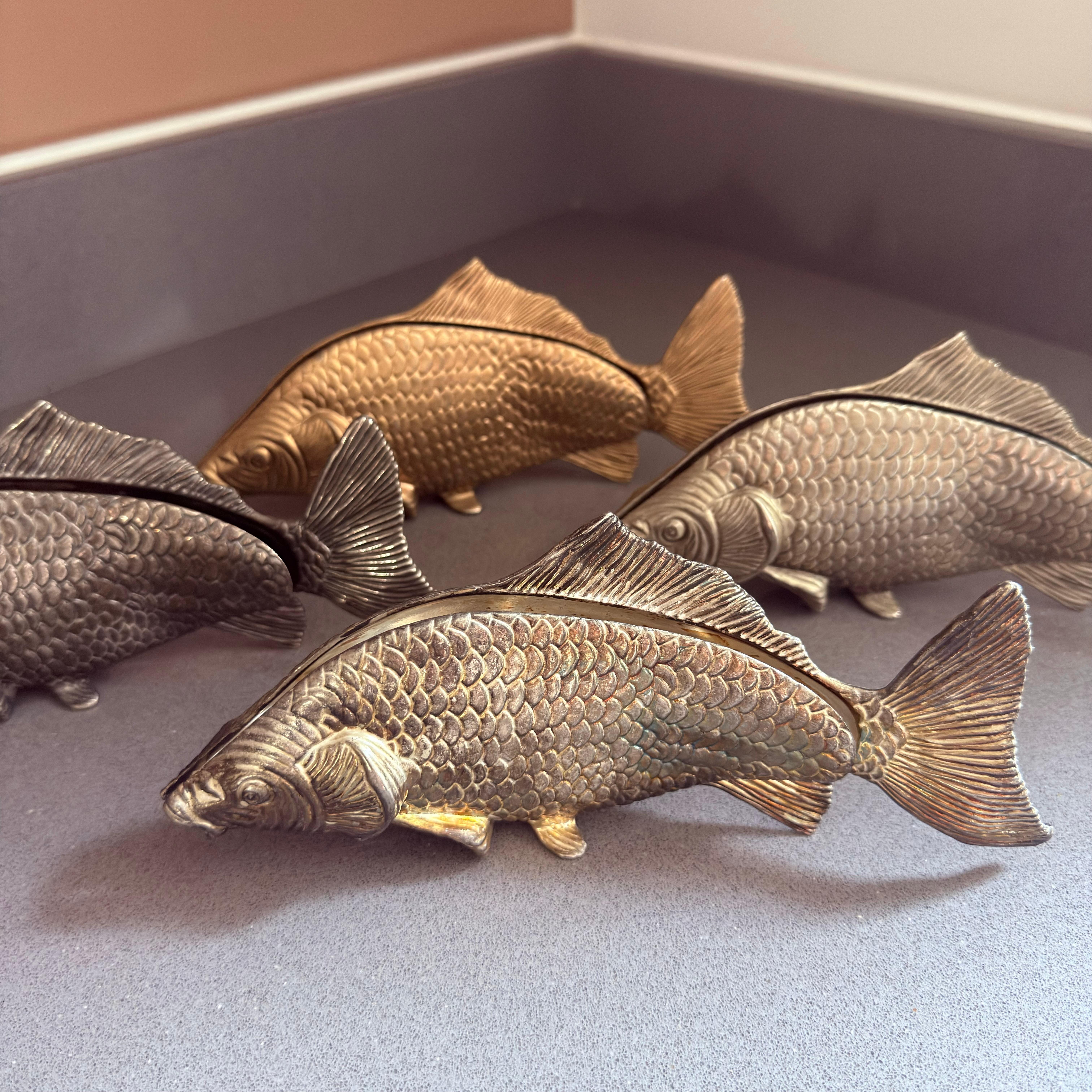Eleganza dei portatovaglioli a forma di pesce placcati in argento Stile Sterling Decorazione da tavola di lusso In condizioni ottime in vendita a Wembley, GB