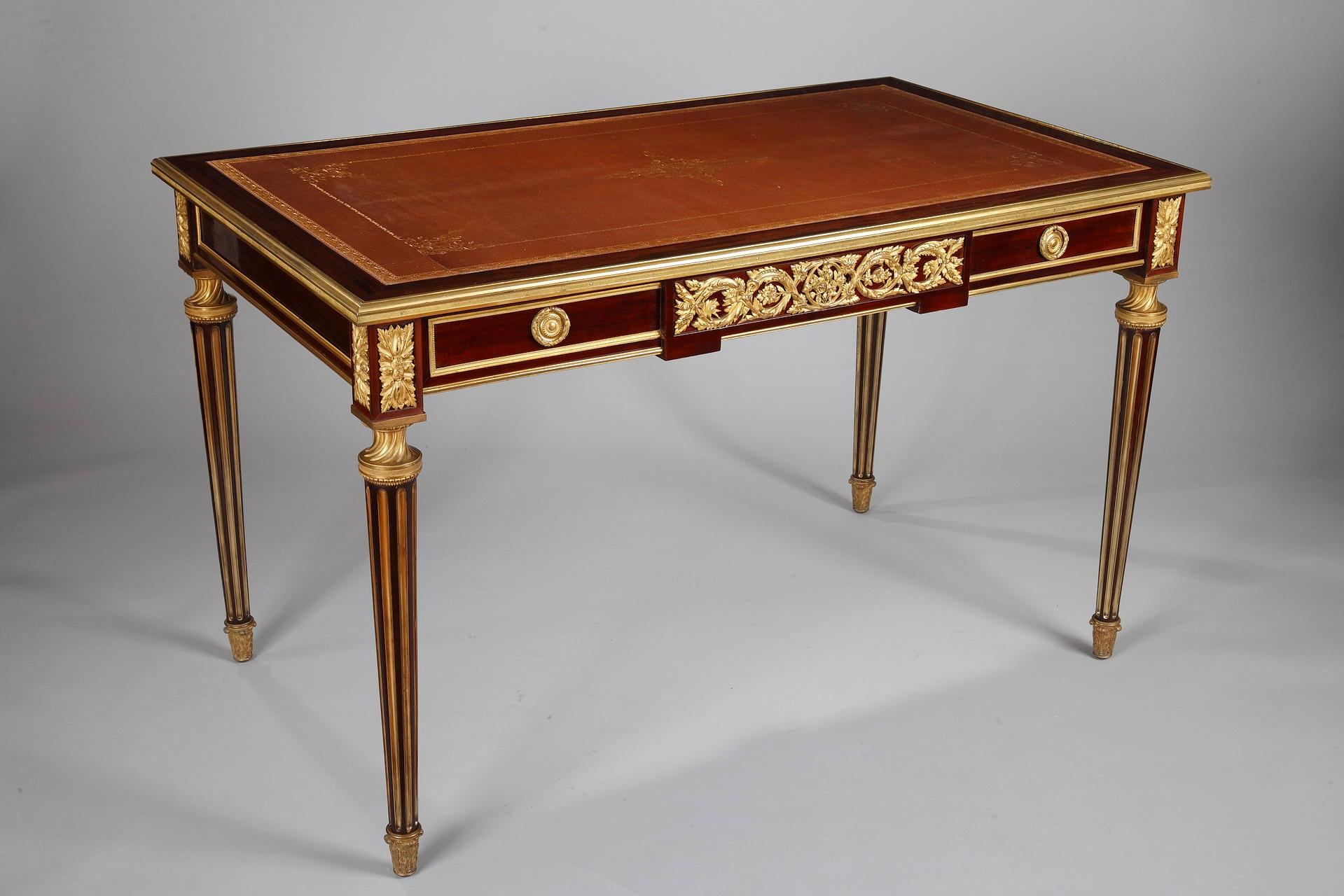 Signed on the keylock P. SORMANI PARIS, 10 r. Charlot

Elegant Louis XVI style flat desk in veneered wood and gilded bronze sheathed on the top of a havane patiné leather. Molded and decorated on every side with a rich ornamentation in gilded