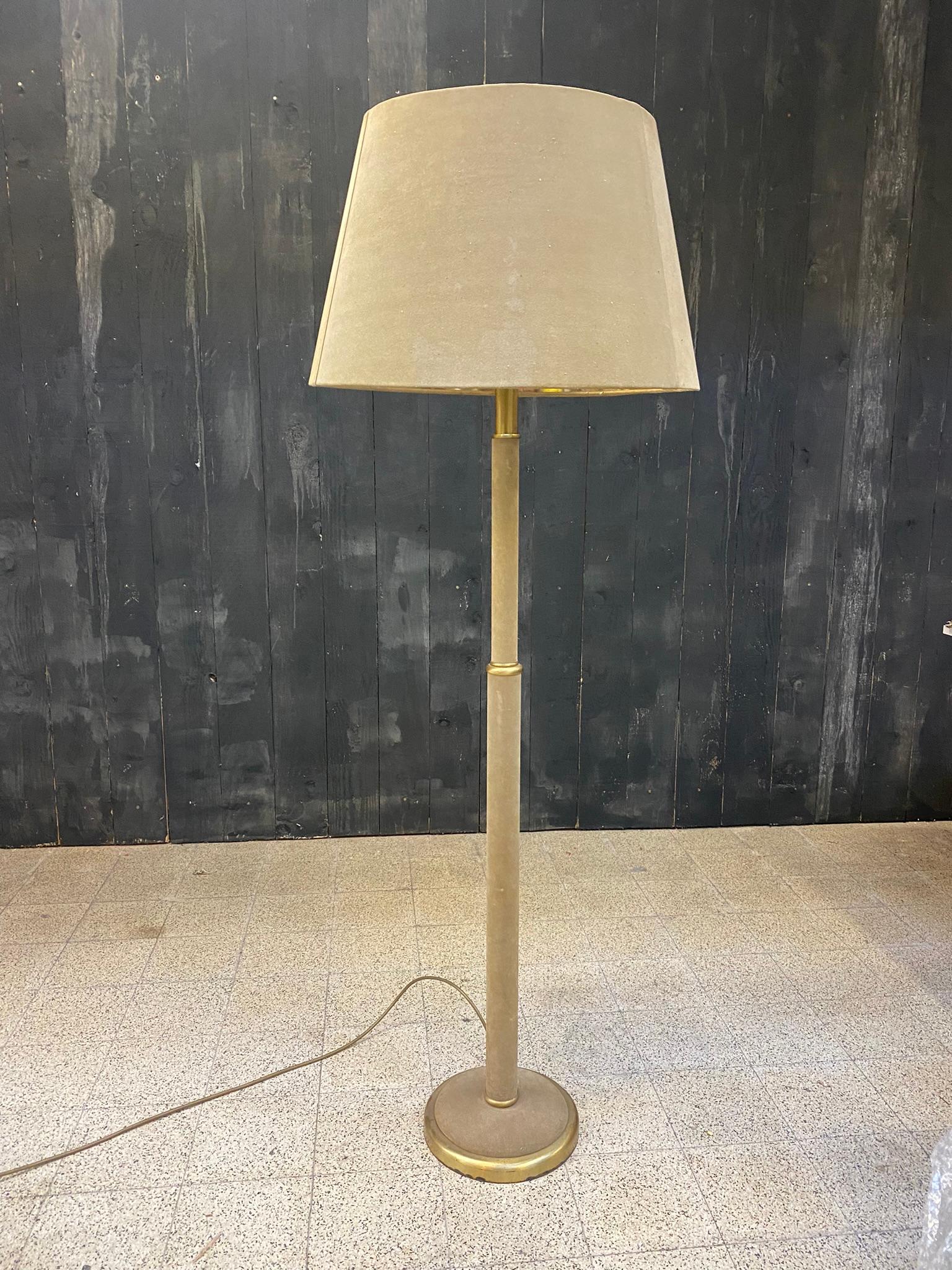 Elegant Floor Lamp in Suede Leather in the Style of Jacques Adnet, circa 1960 For Sale 4