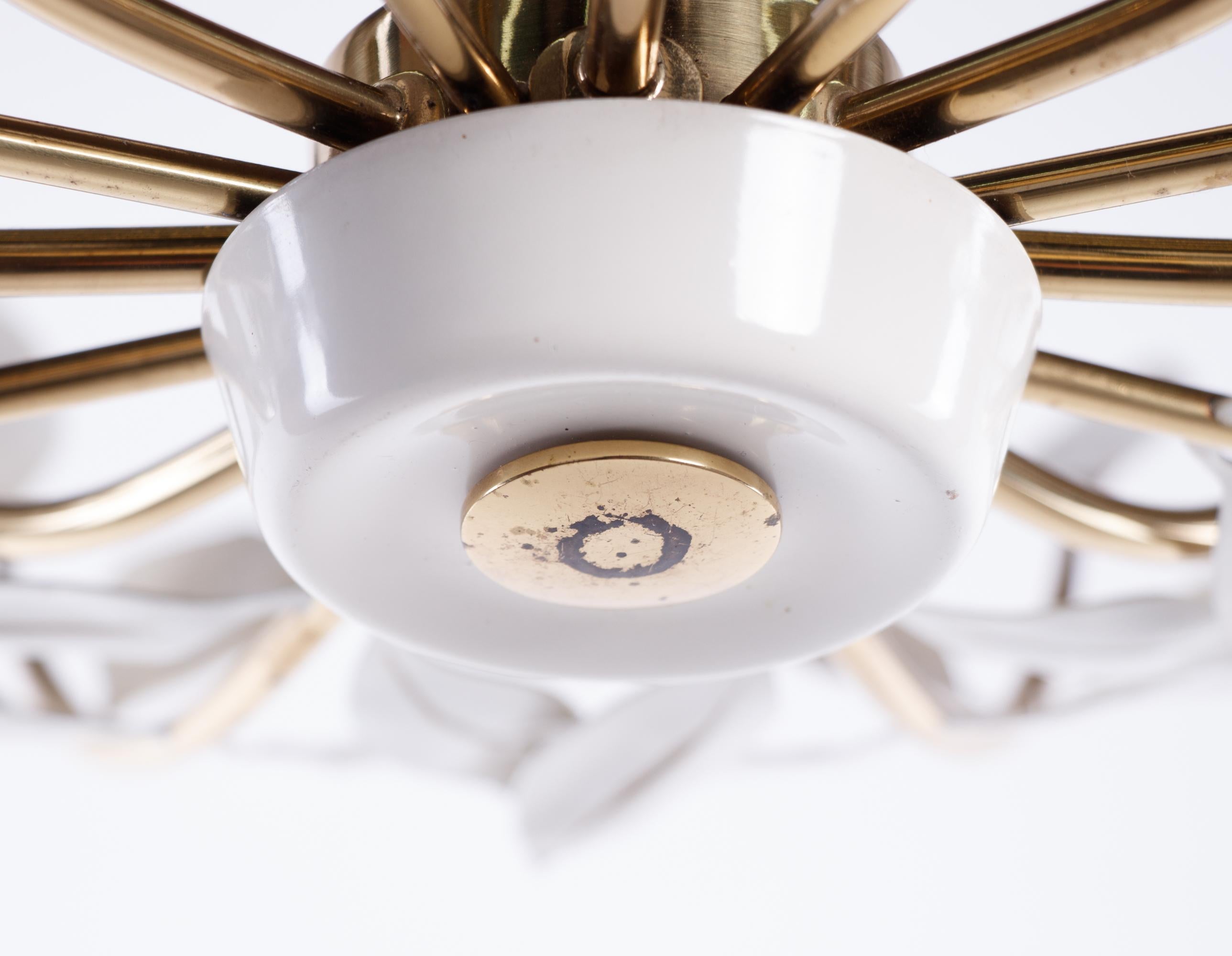 Ottone Elegante lampada da soffitto floreale di Vereinigte Werkstätten, Germania, Monaco 1950 in vendita