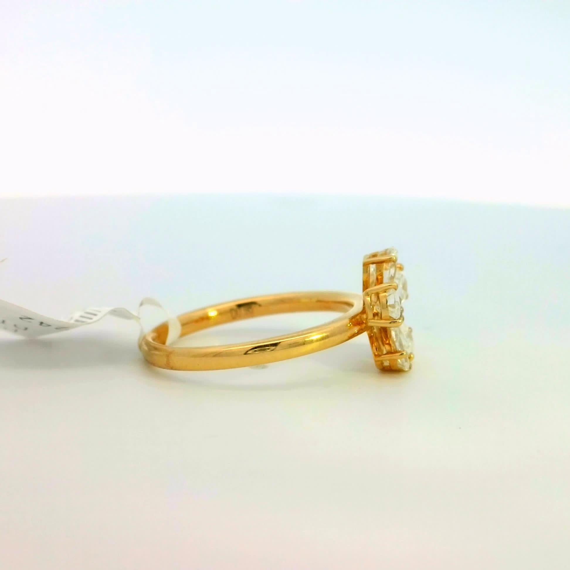 Donna Anello d'oro con elegante design floreale in vendita