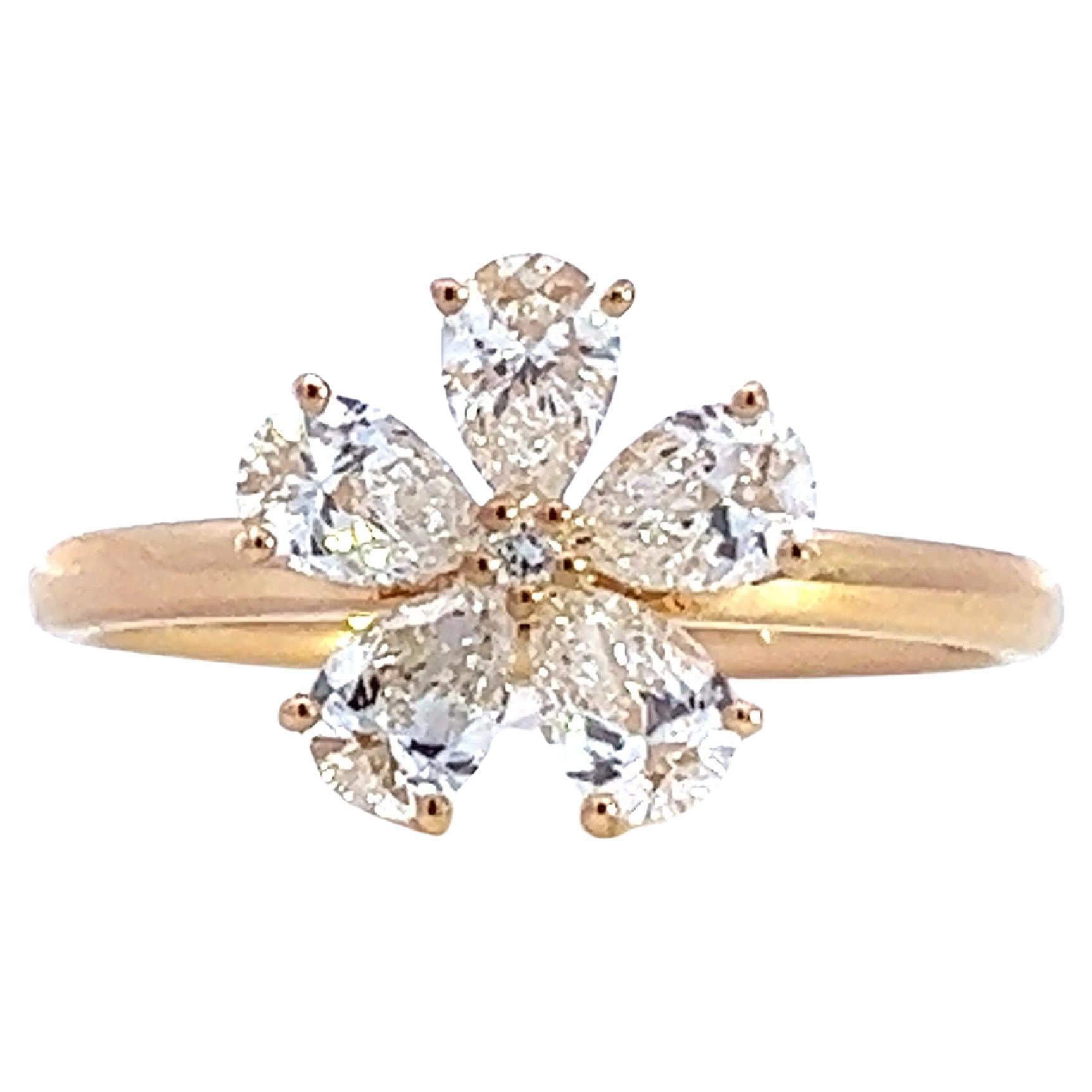 Elegant Floral Design Gold Ring