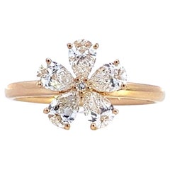 Elegant Floral Design Gold Ring