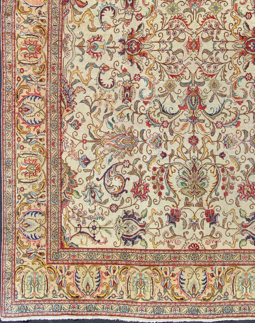 Tabriz Vintage rug from Persia with all-over Floral design in Ivory, red, and taupe, rug kbe-h-411-05, country of origin / type: Iran / Tabriz, circa 1950

This vintage Persian Tabriz carpet (circa mid-20th century) features a refined palate of