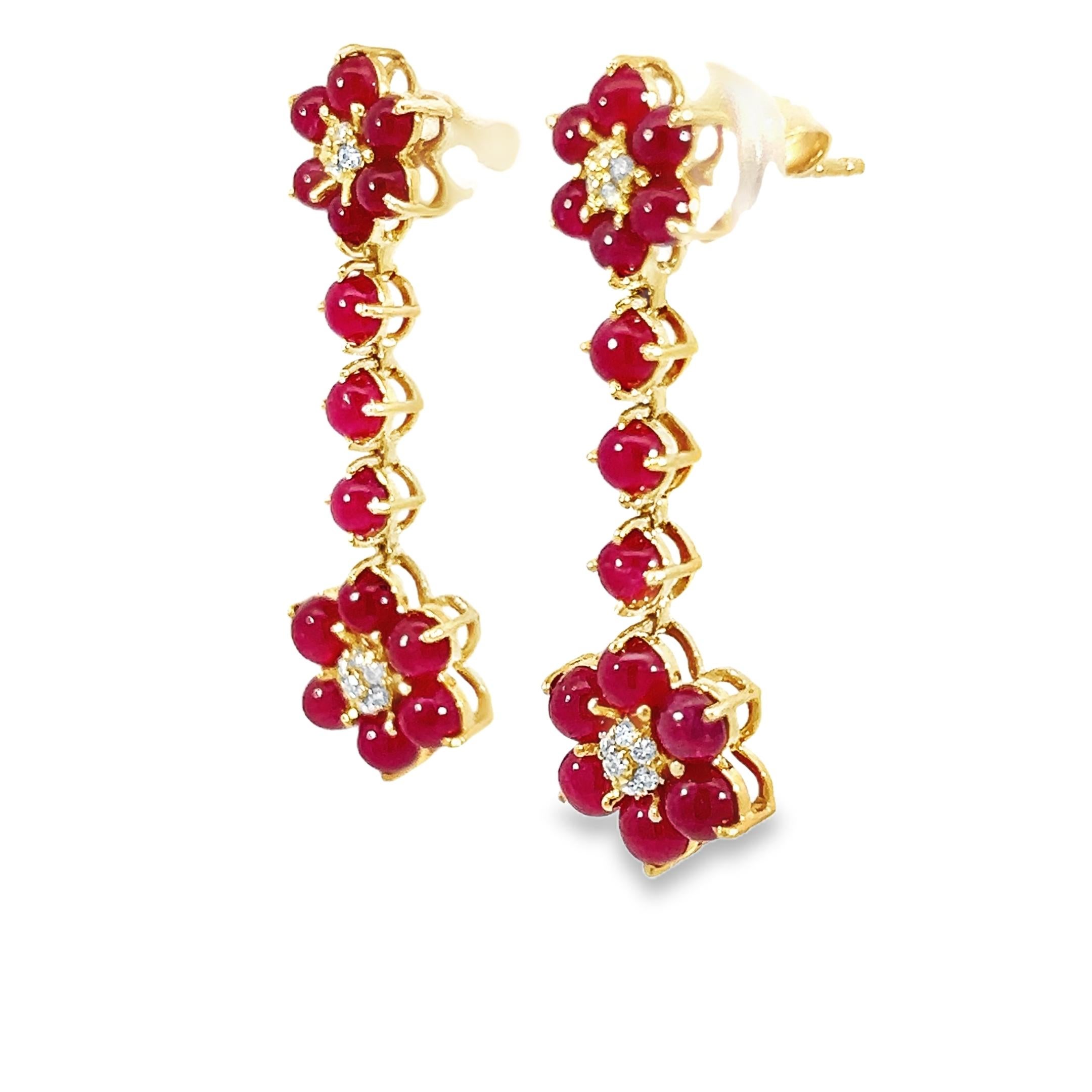 Donna Eleganti orecchini floreali con rubini e diamanti in vendita