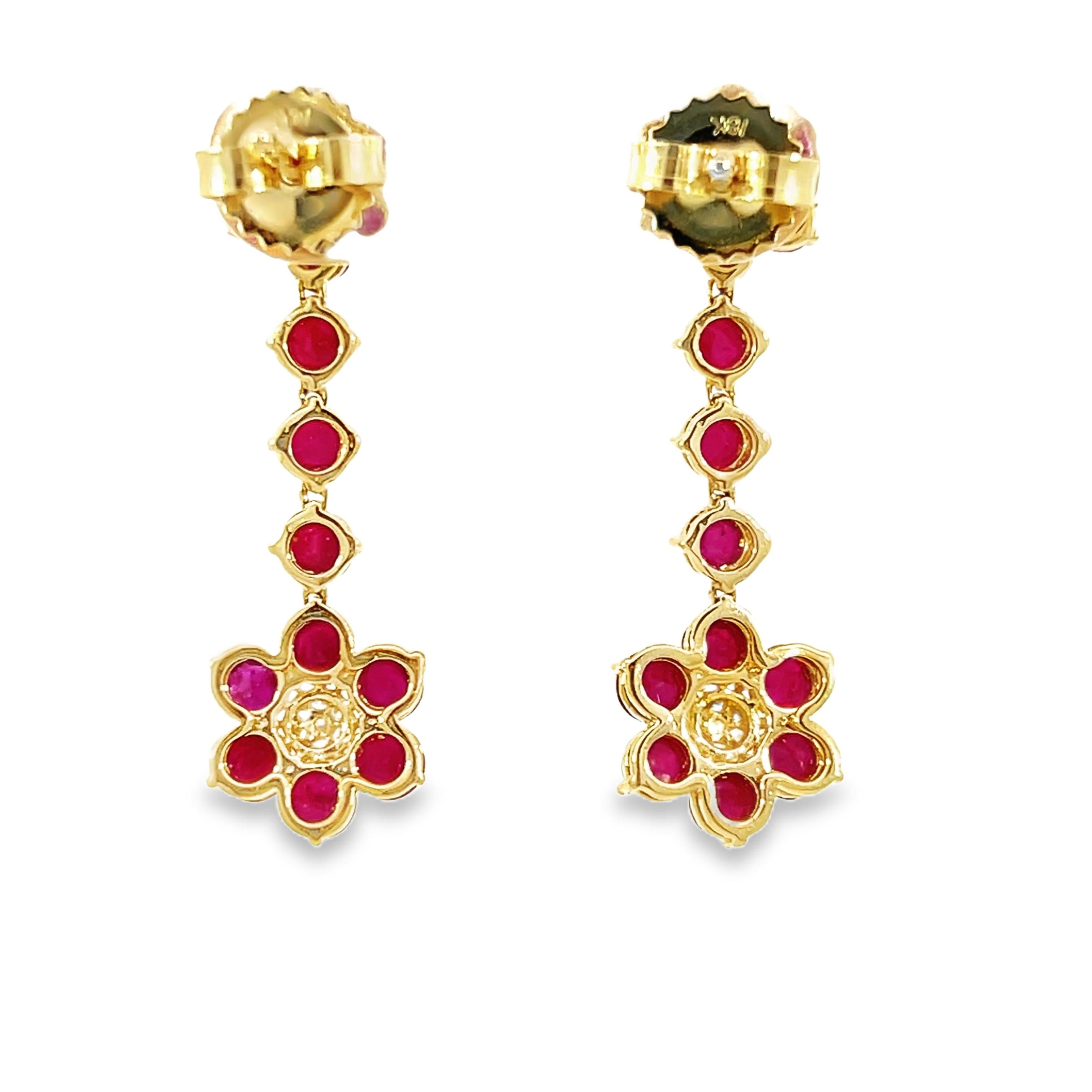 Eleganti orecchini floreali con rubini e diamanti in vendita 1
