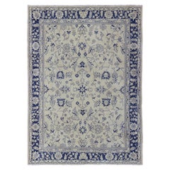 Elegante Oushak Floral Vintage en Azul y Crema con Diseño Integral