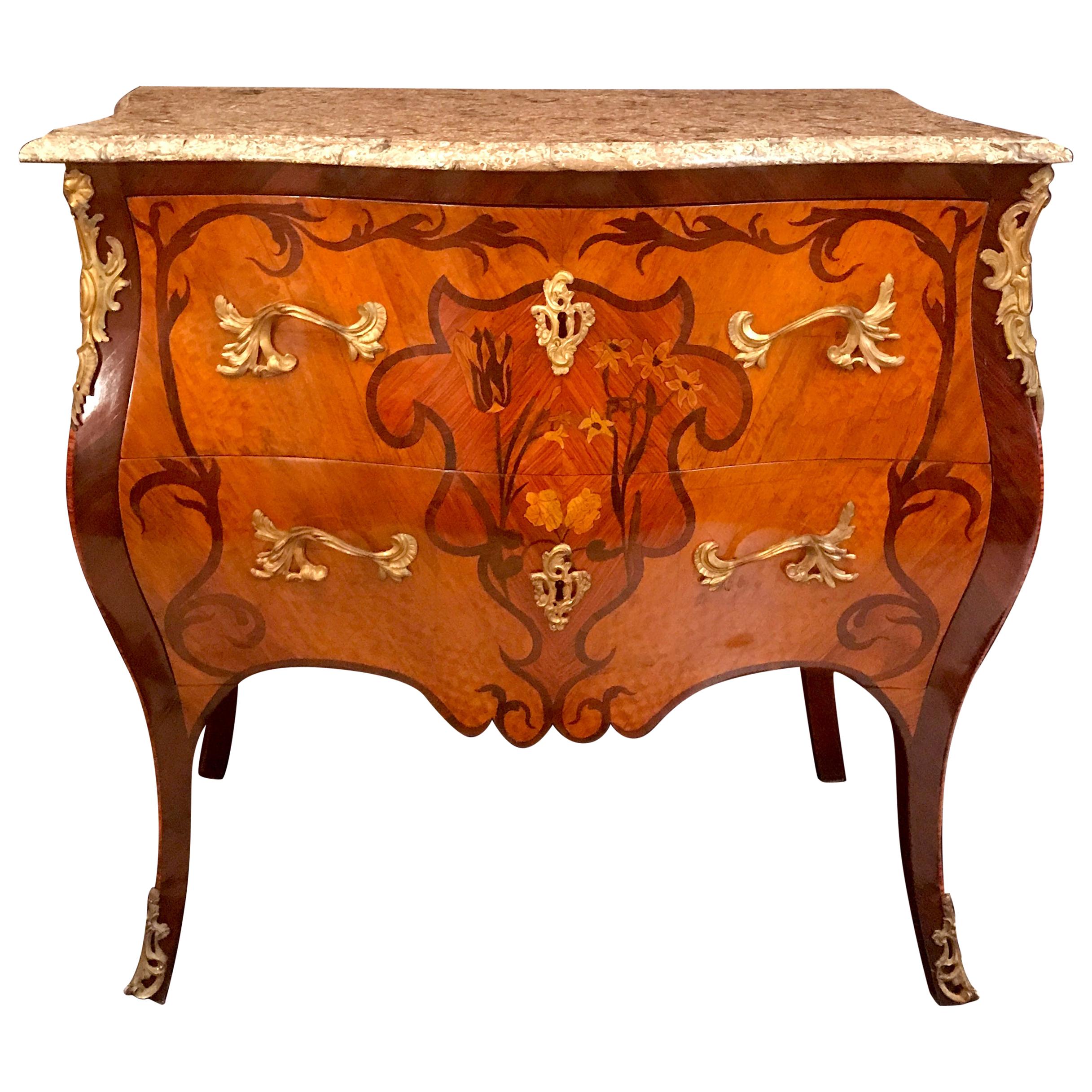 Élégante commode française du XVIIIe siècle d'époque Louis XV en vente