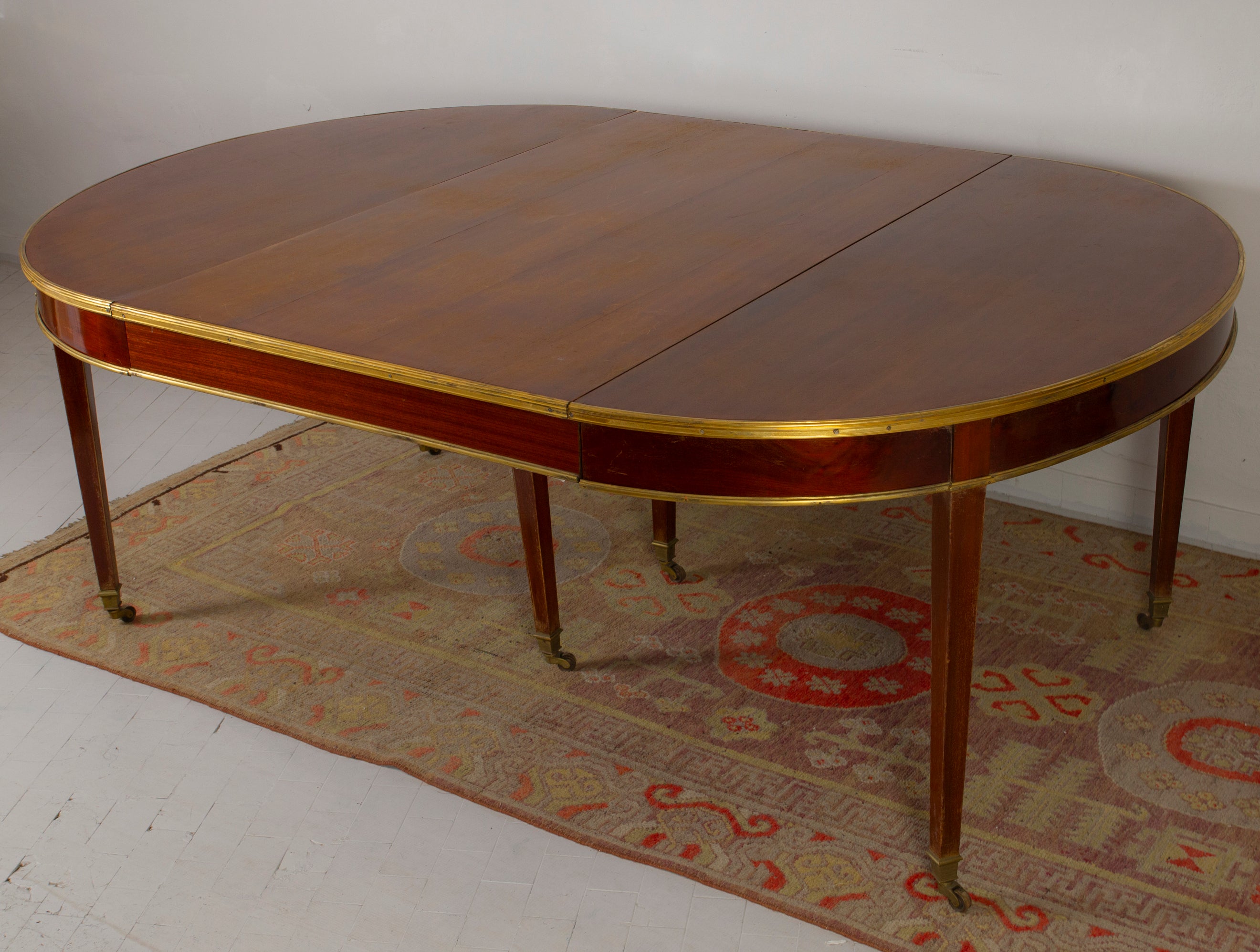 Elegance - Table de salle à manger ovale à rallonge en noyer - 19e siècle - France Bon état - En vente à Rome, IT