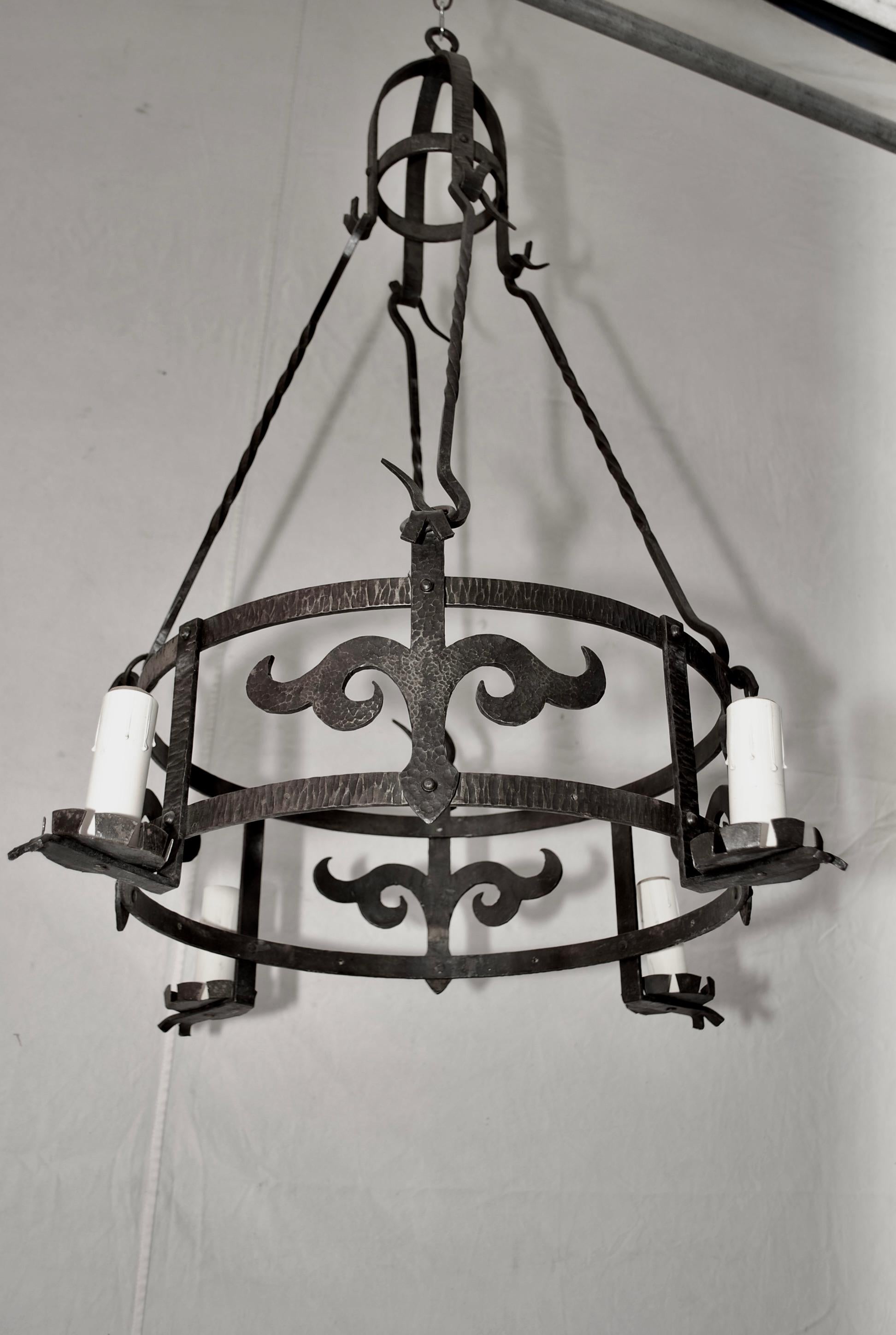 Elegant French 1920's hands made wrought iron chandelier For Sale 5