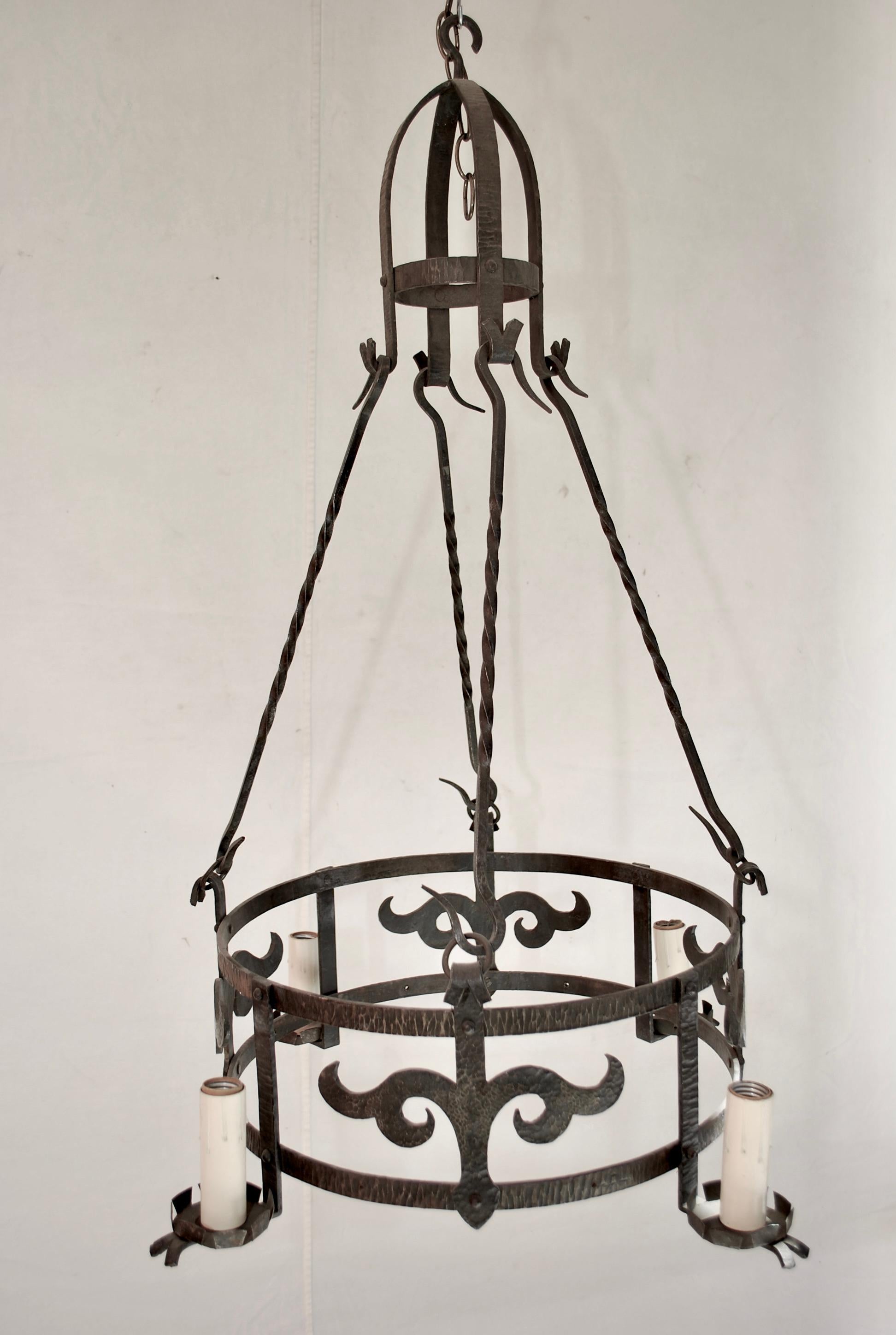 Début du 20ème siècle Elegance, lustre en fer forgé français des années 1920 fait à la main. en vente