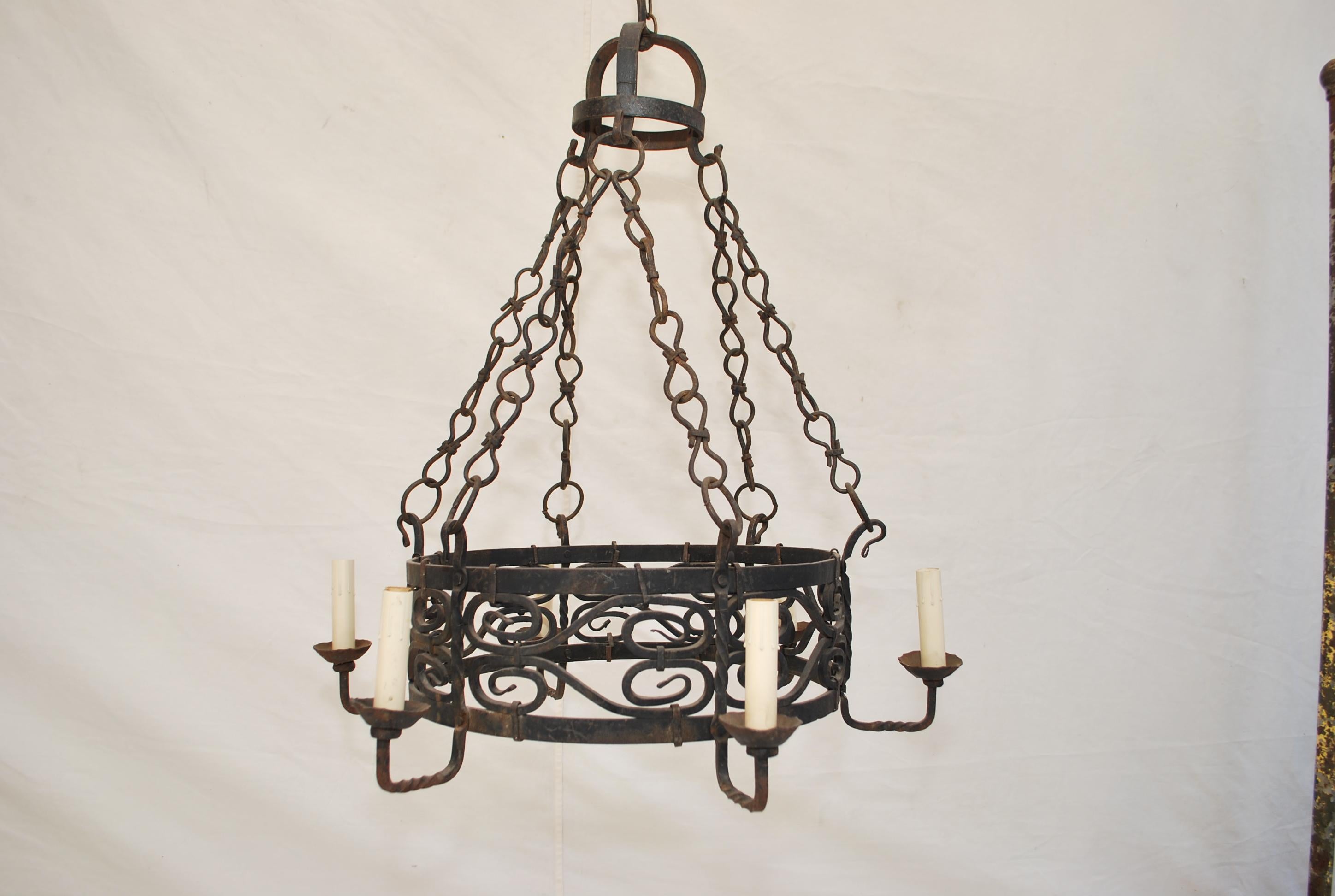 Elegant French 1920's hands made wrought iron chandelier For Sale 2