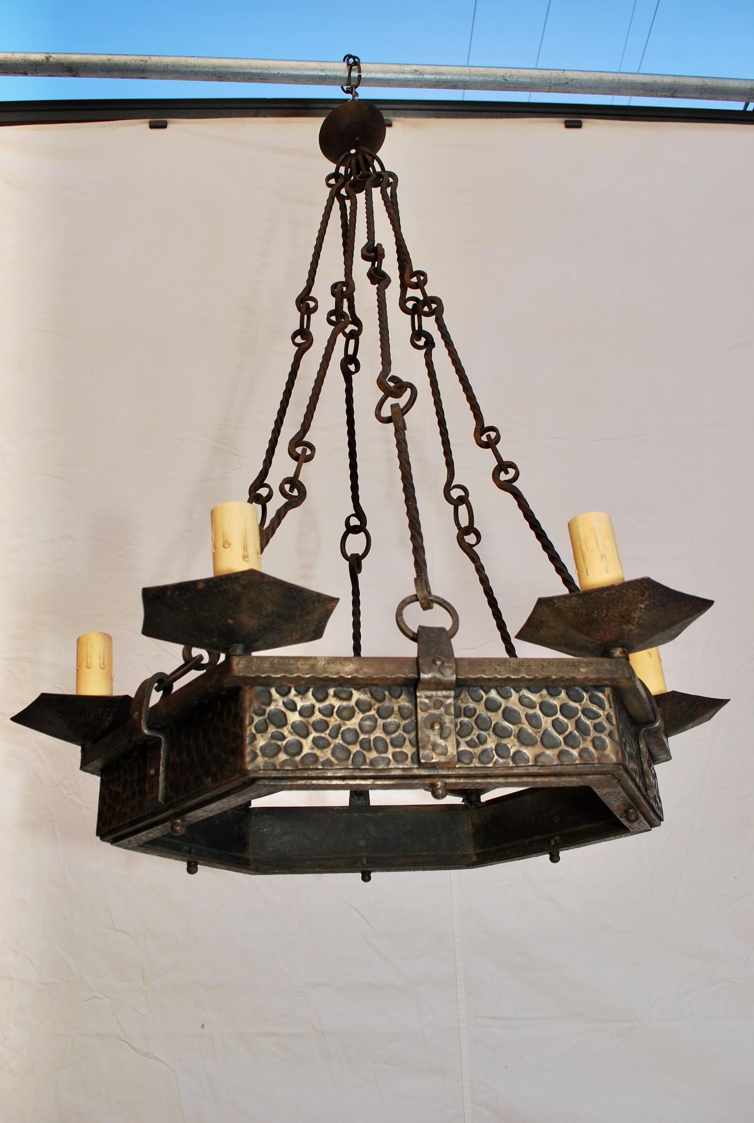 Elegant French 1930s Hands Hammered Wrought Iron Chandelier In Good Condition For Sale In Los Angeles, CA