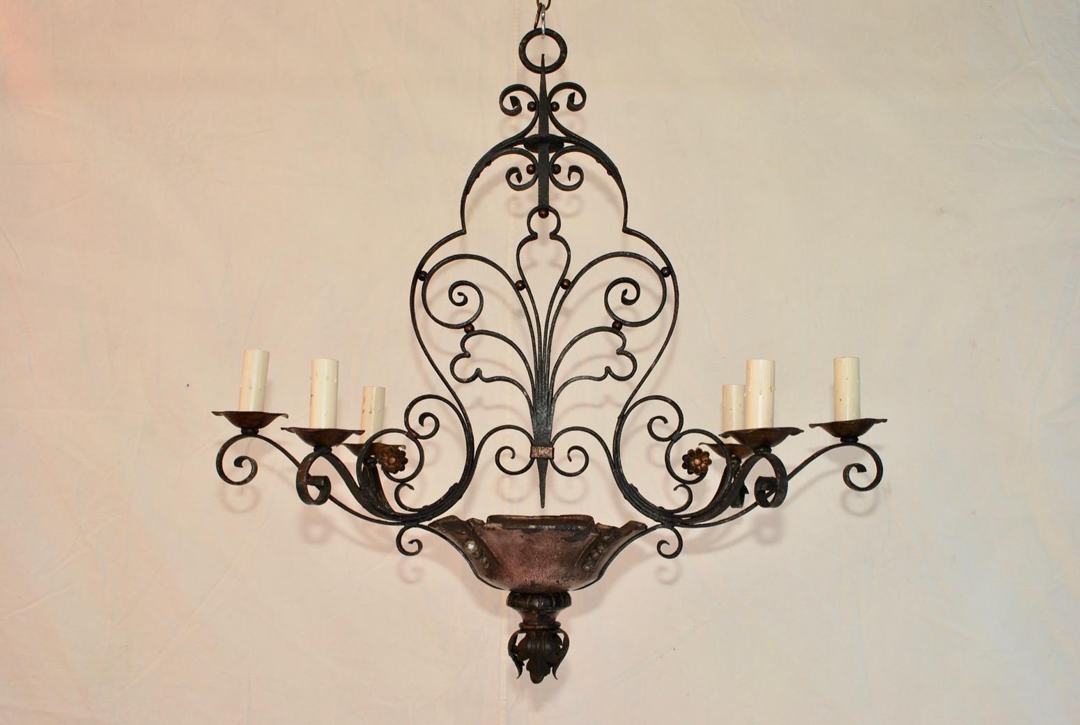 Mid-20th Century Elegant French 1930s Iron Chandelier in the Manner of Maison Baguès For Sale