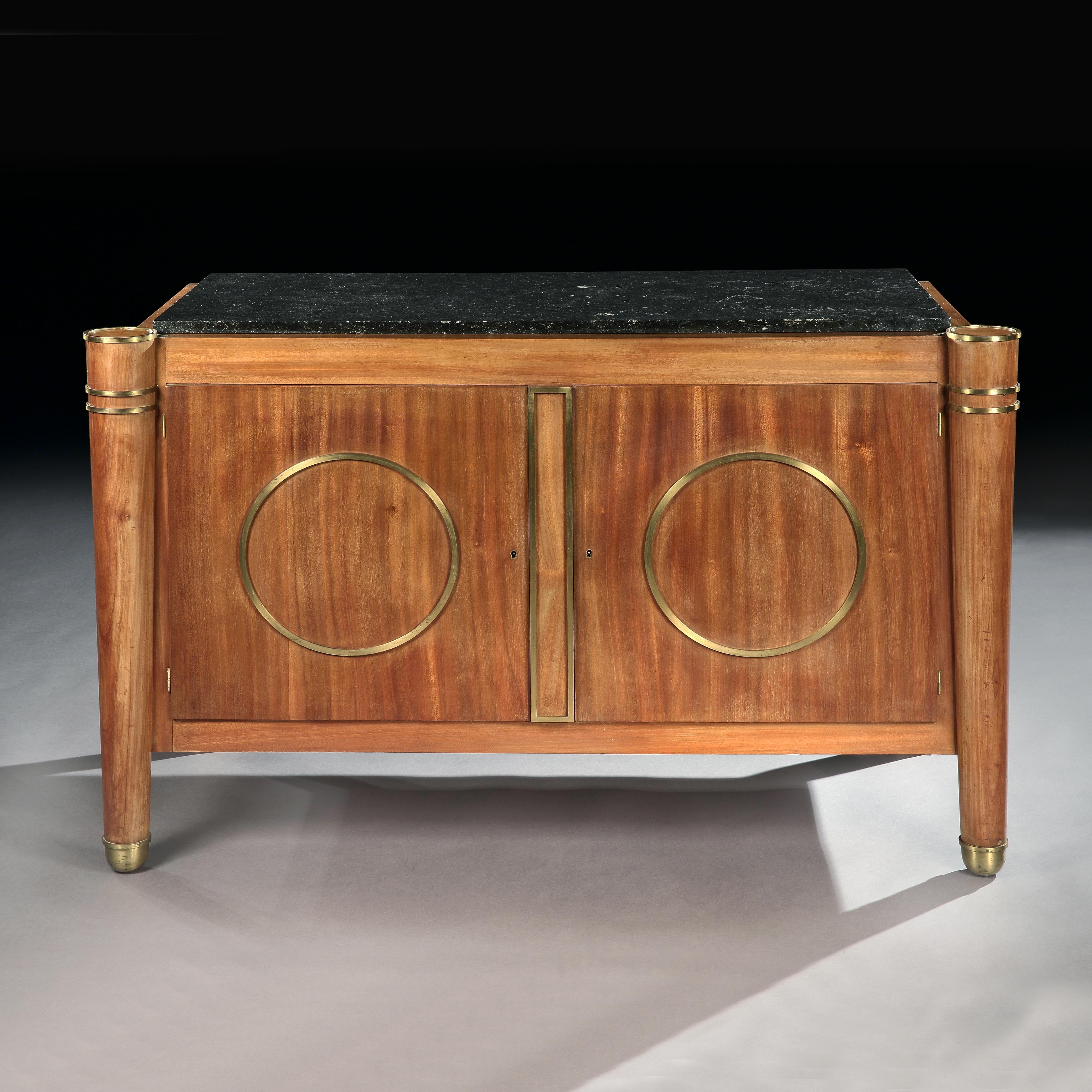 A very elegant French 1940s Mid-Century Modernist fossil marble-topped commode in the style of Jules Leleu.

French, circa 1940

Of chic design, drawing from the early 19th century Greco-Roman inspired Empire patterns, this wonderful commode