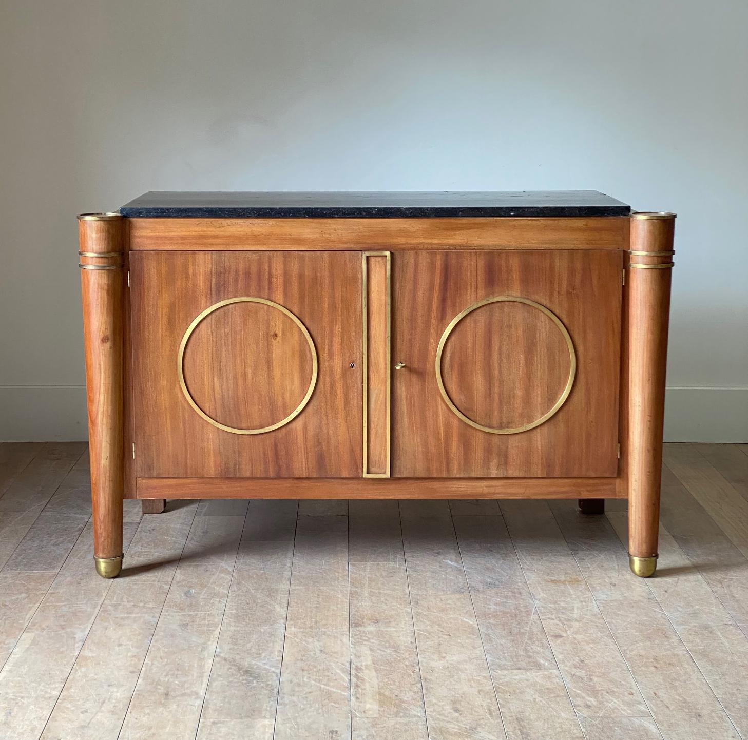 Elegant French 1940s Mid-Century Modernist Fossil Marble-Topped Commode In Good Condition In Benington, Herts