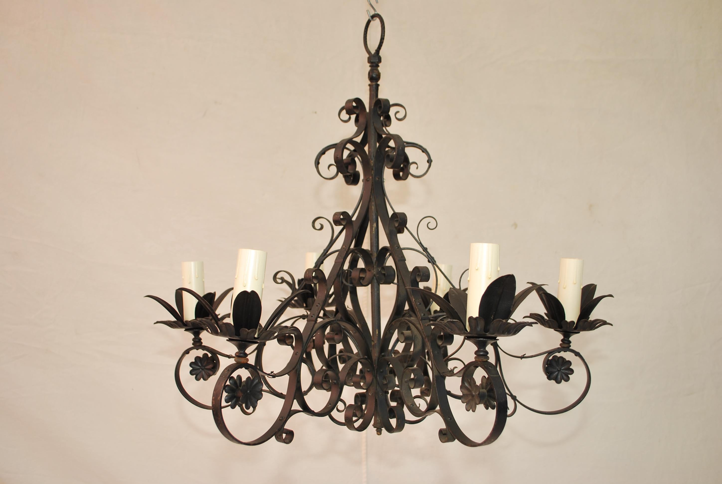 Elegant French 1940's wrought iron chandelier For Sale 1