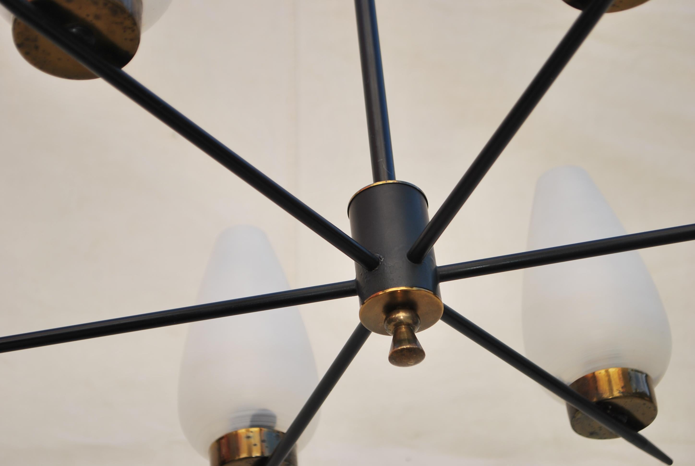 Elegante lámpara de araña francesa de los años 50 Metal en venta