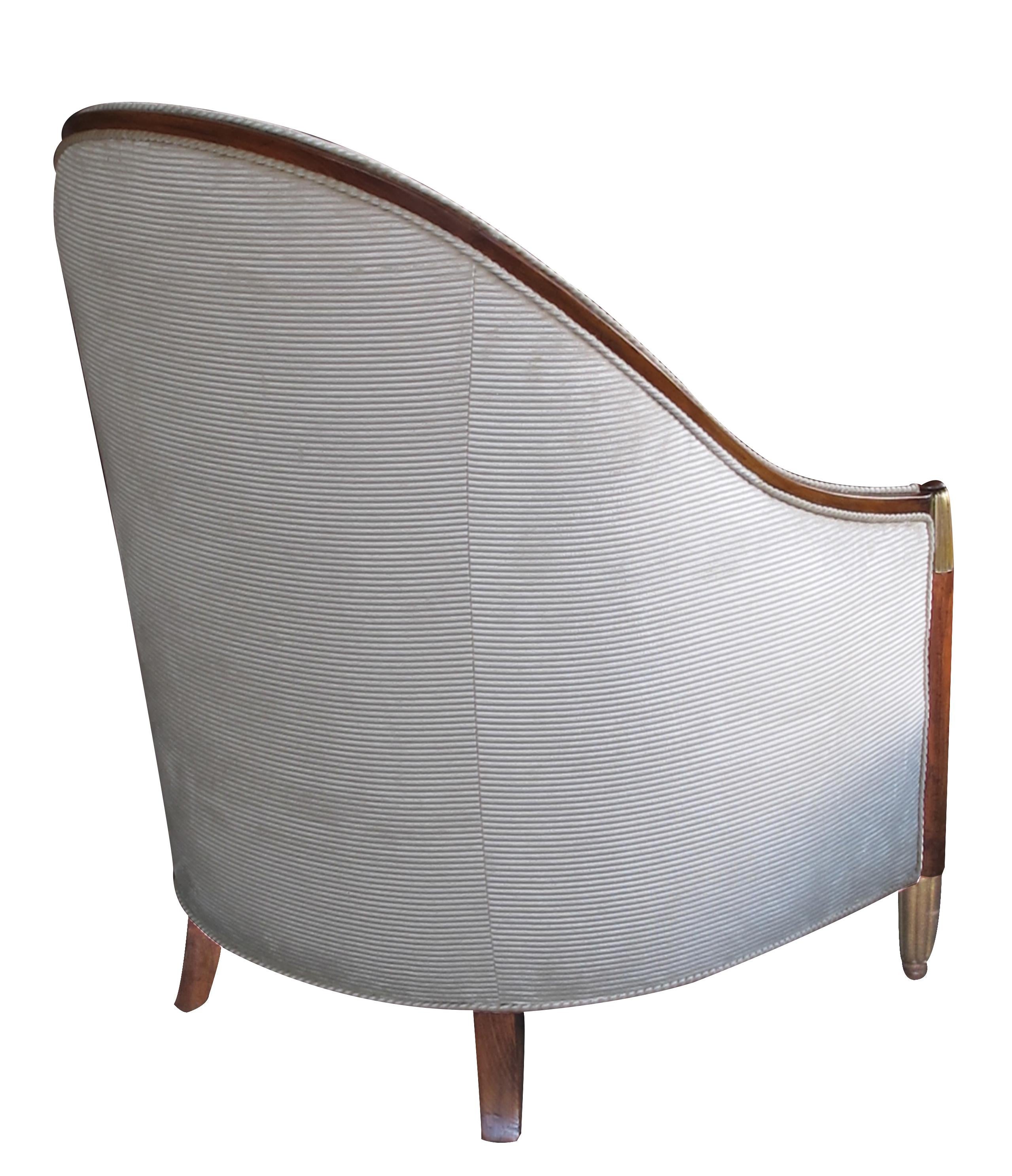 Mid-20th Century Elegant French Art Deco Bergere with Sweeping Back, in the Style of Paul Follot