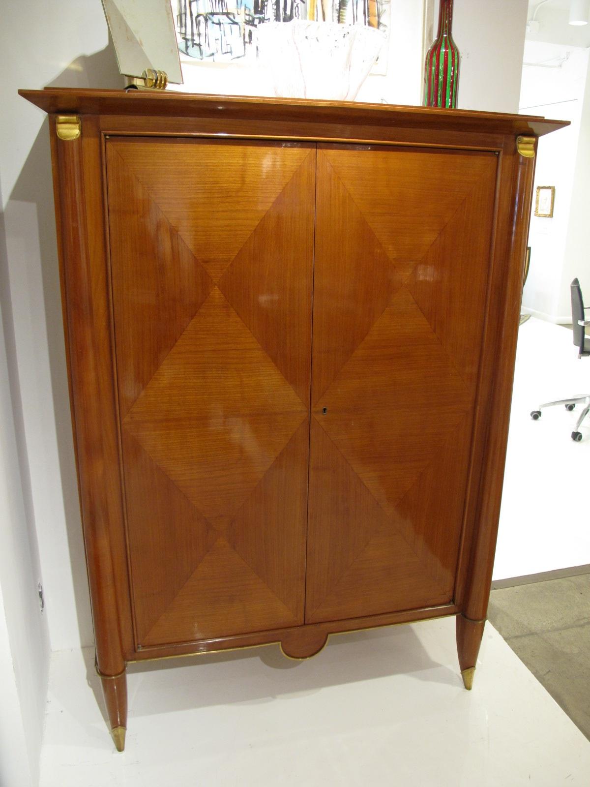 Elegant French Art Deco Cherrywood Cabinet in the Manner of Andre Arbus In Good Condition In Montreal, QC